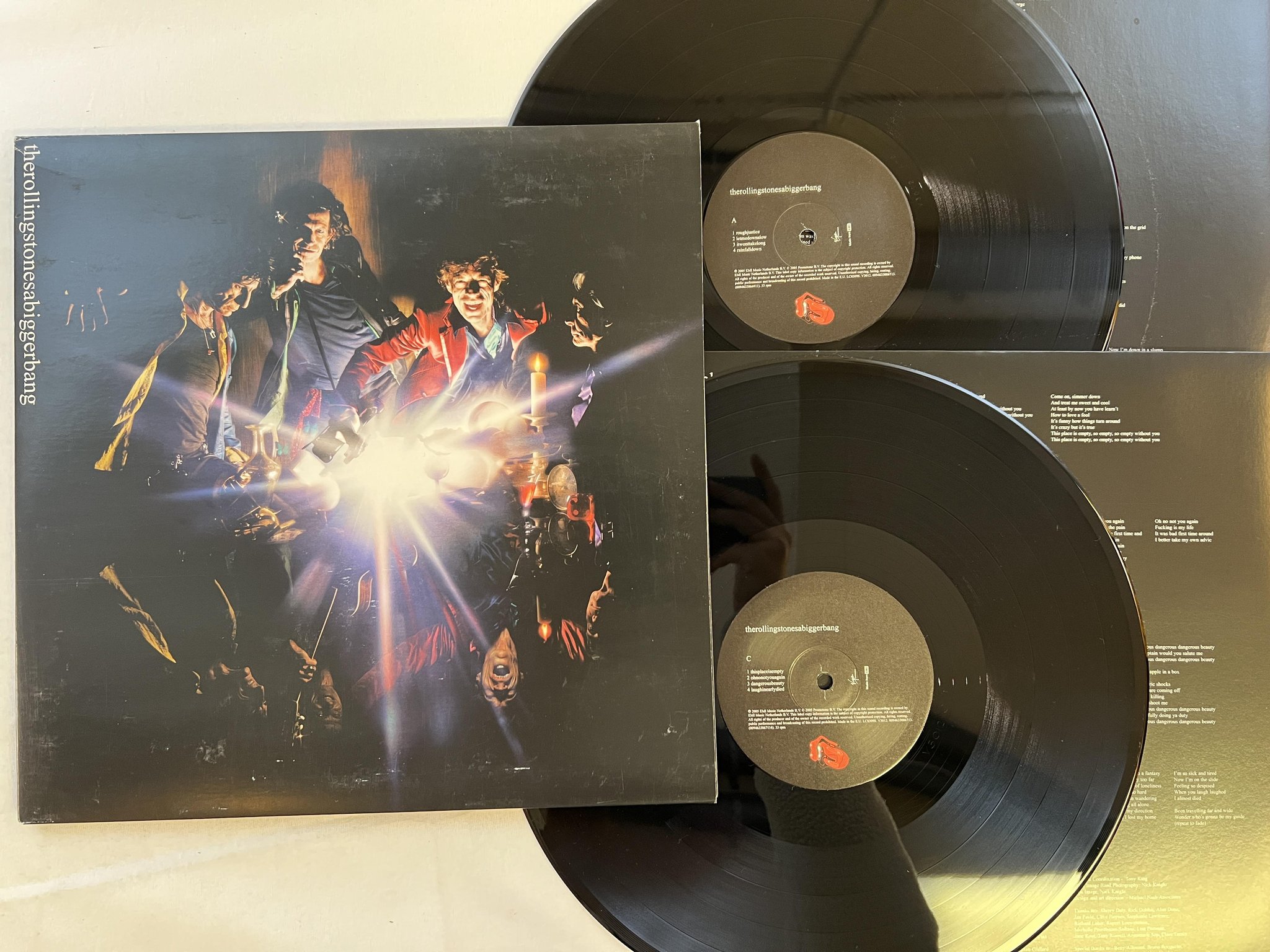 Omslagsbild för skivan ROLLING STONES A Bigger Bang 2xLP 2005 VIRGIN 00946 3300671 3