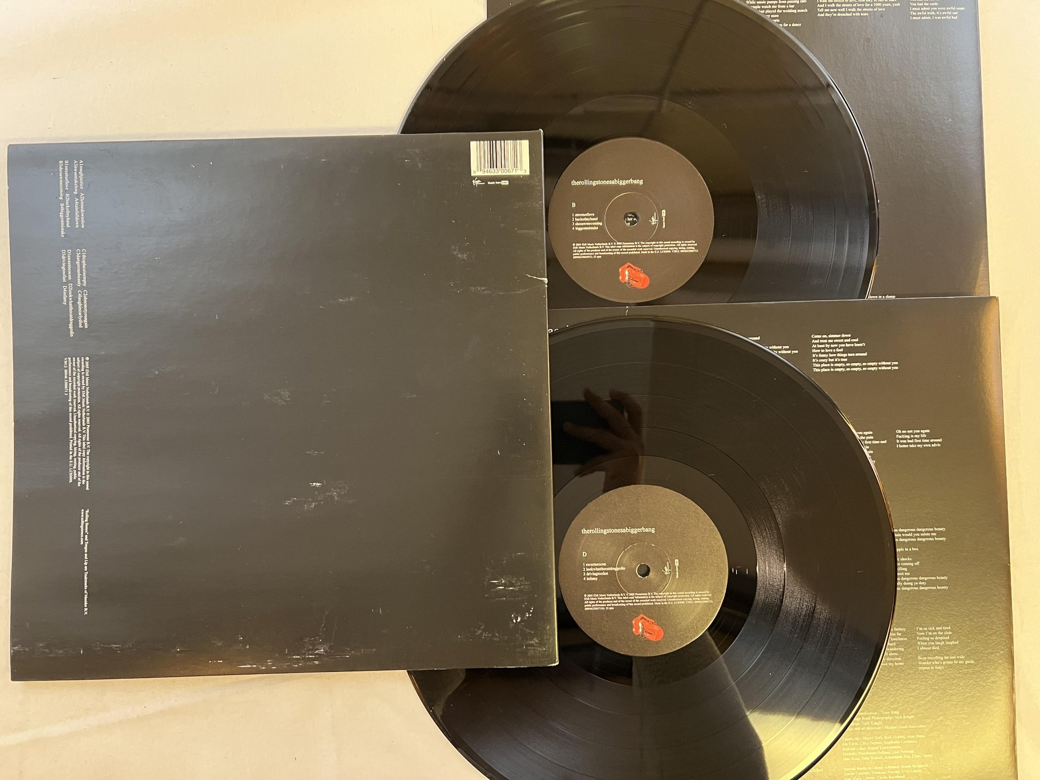 Omslagsbild för skivan ROLLING STONES A Bigger Bang 2xLP 2005 VIRGIN 00946 3300671 3