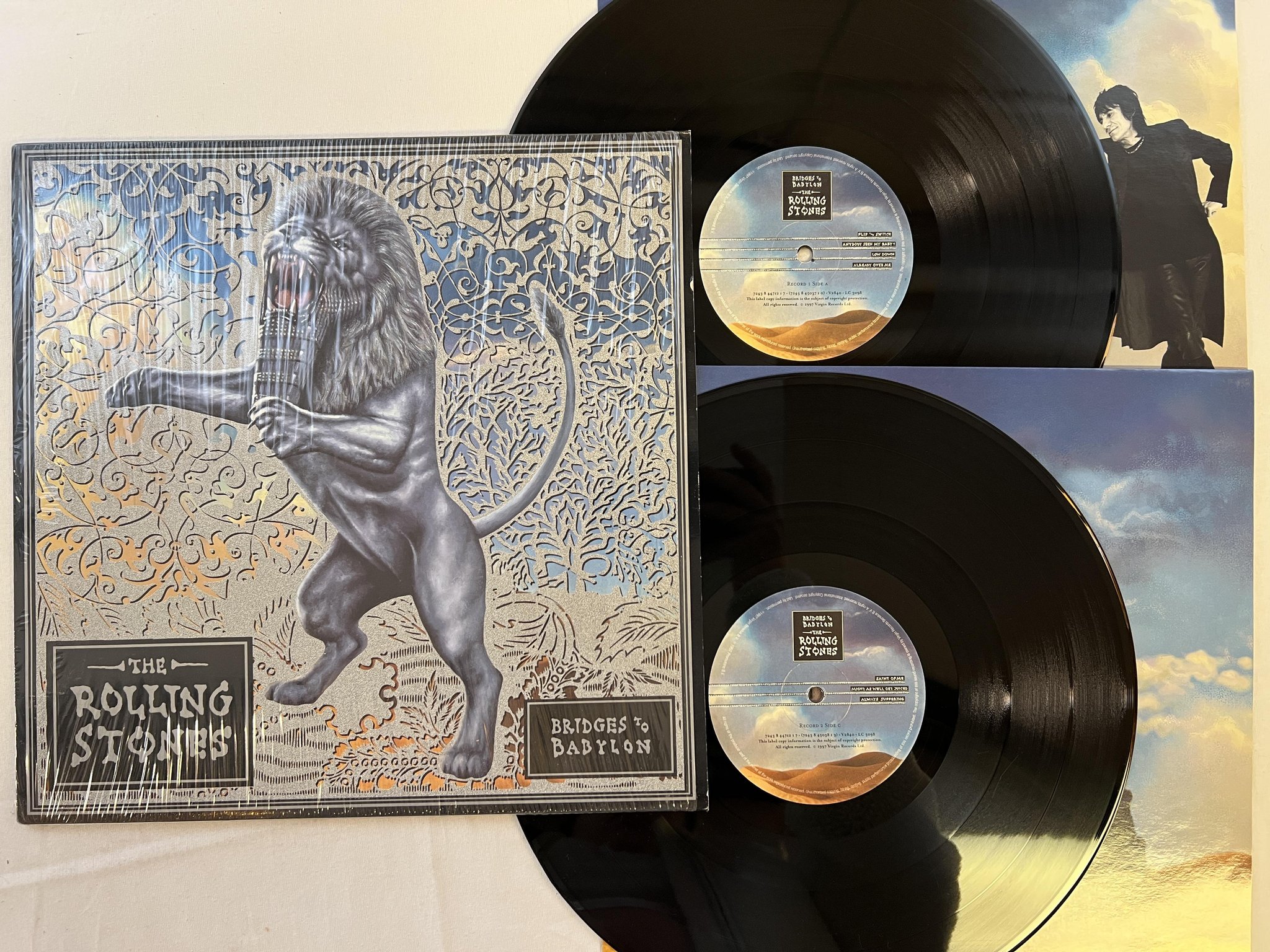 Omslagsbild för skivan ROLLING STONES Bridges To Babylon 2xLP -97 VIRGIN V 2840