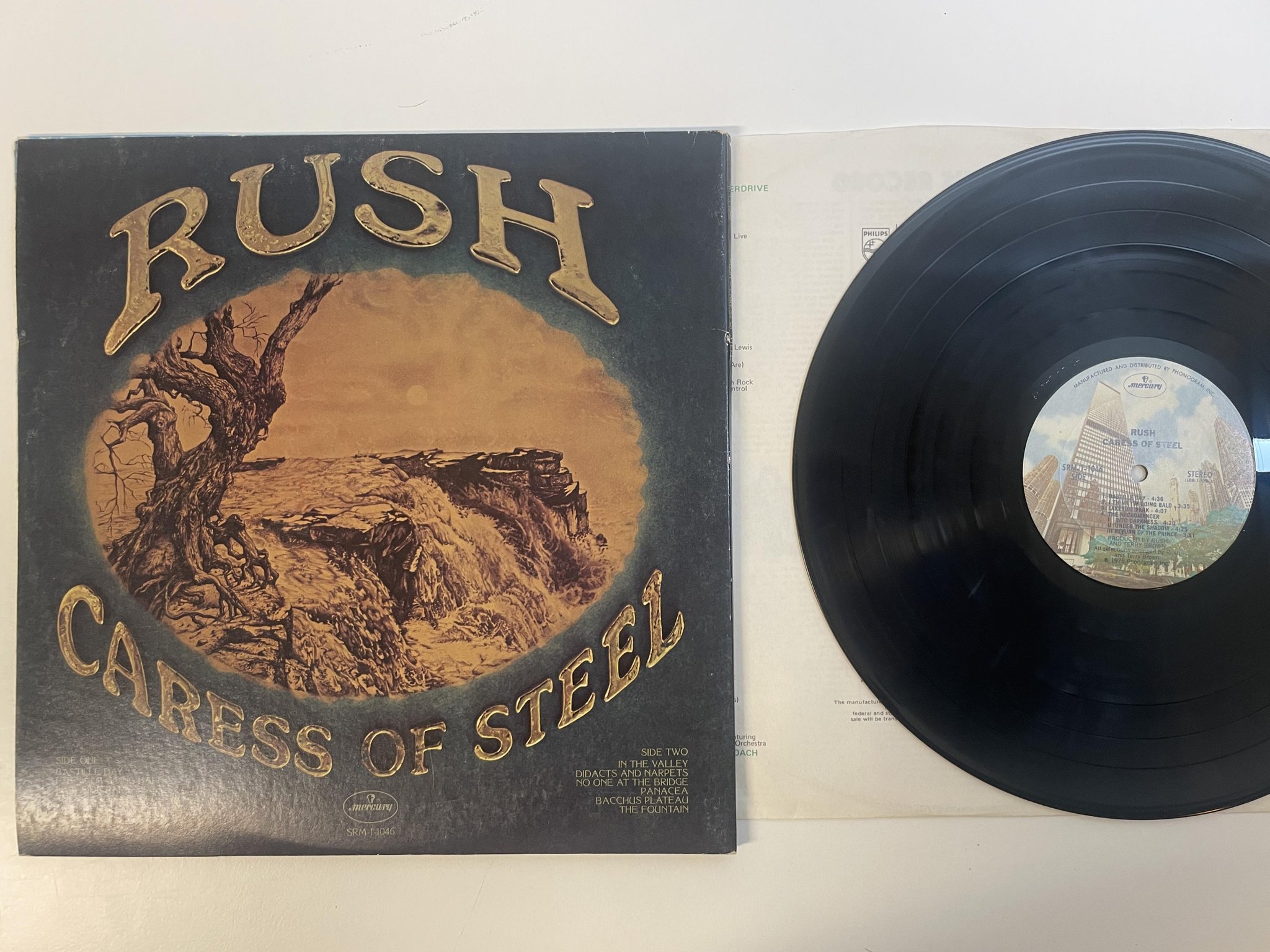 Omslagsbild för skivan RUSH caress of steel LP -75 US MERCURY SRM 1-1046