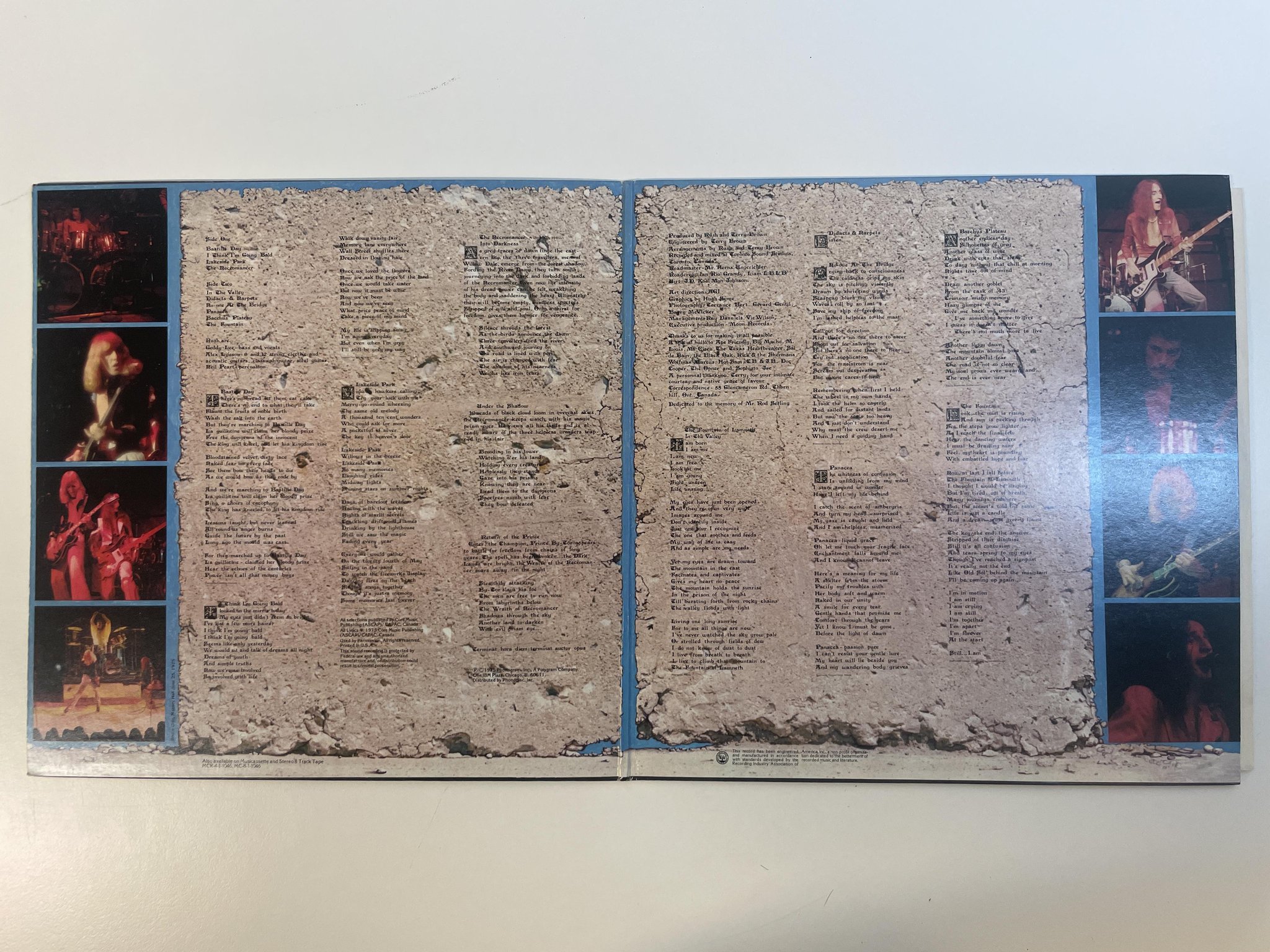 Omslagsbild för skivan RUSH caress of steel LP -75 US MERCURY SRM 1-1046