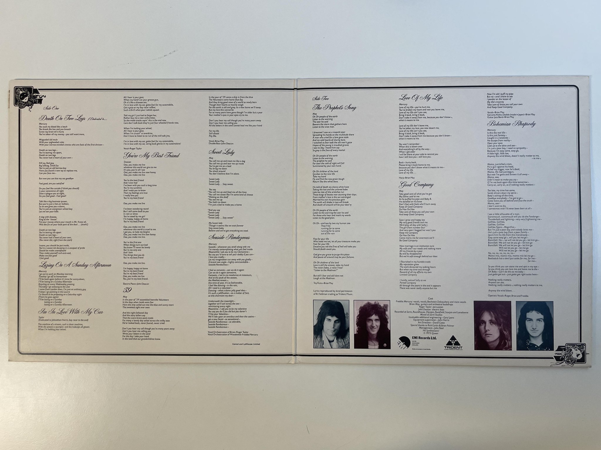 Omslagsbild för skivan QUEEN a night at the Opera LP -75 UK EMI EMTC 103