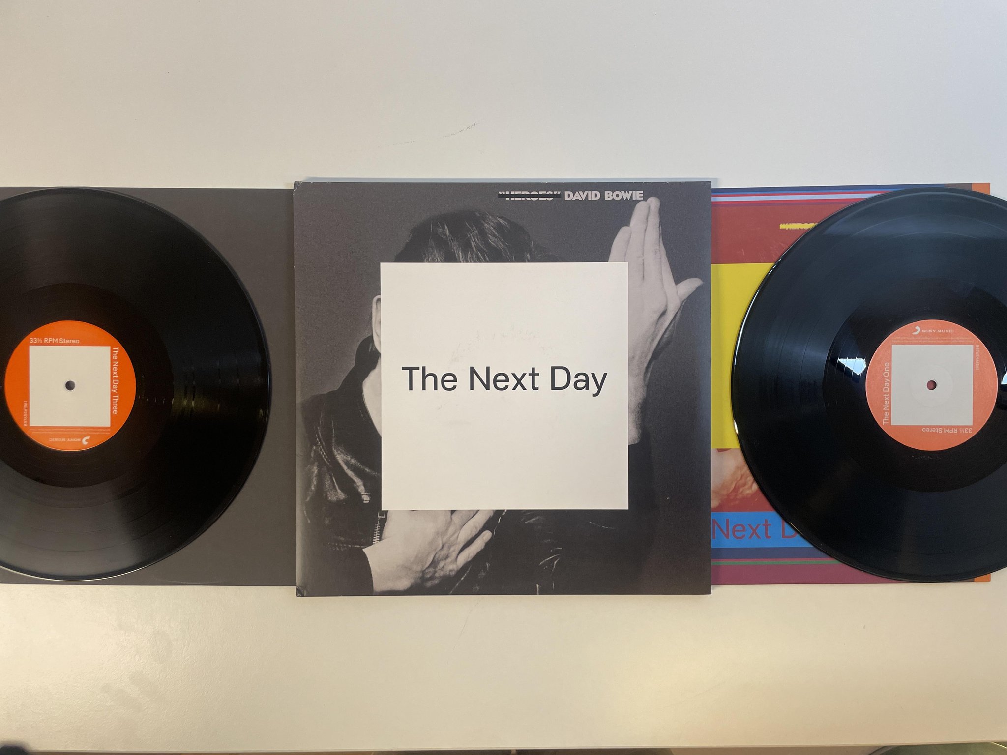 Omslagsbild för skivan DAVID BOWIE The Next Day LP 2013 EU iso records 108 gram 88765 46186 1