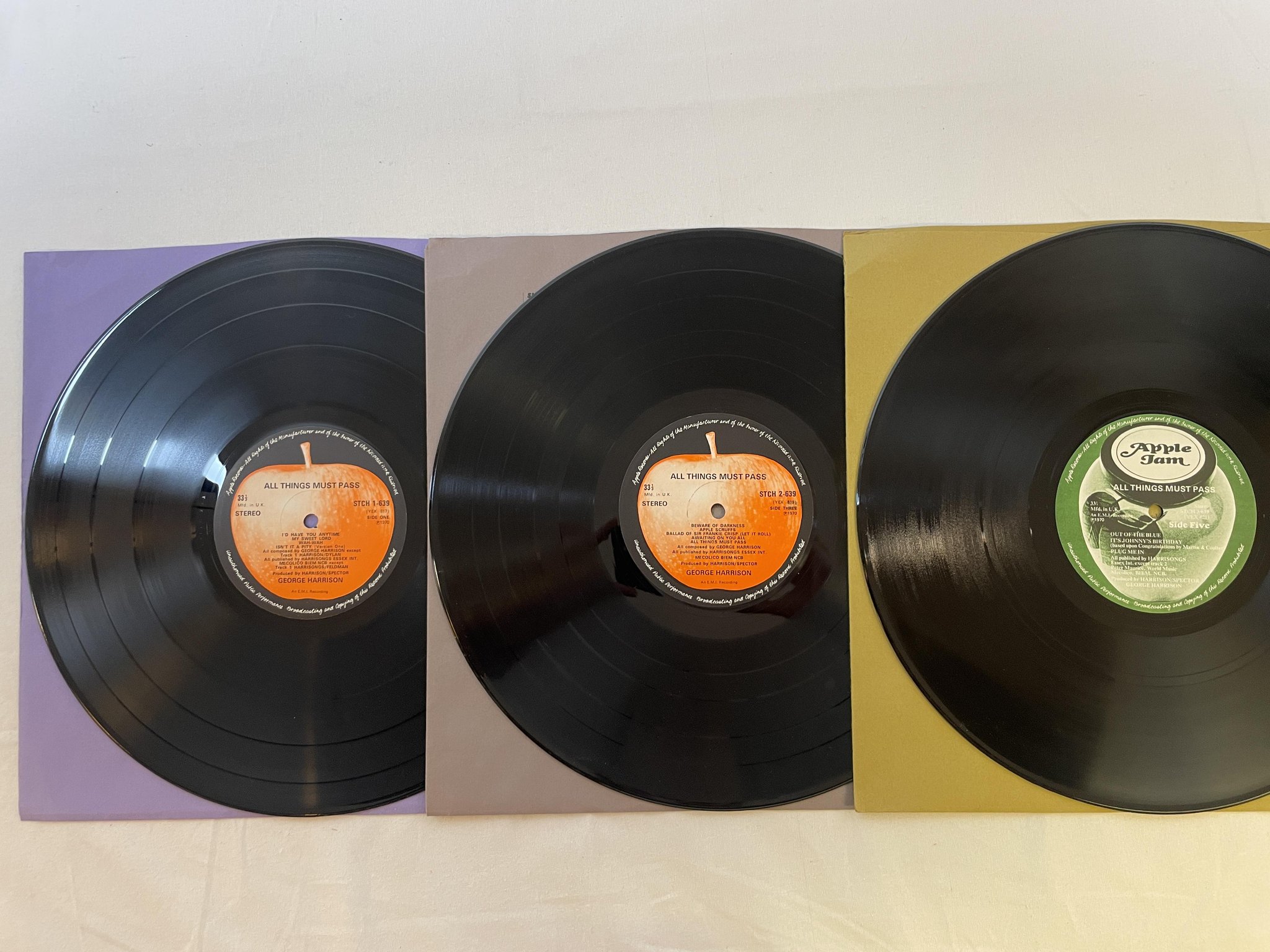 Omslagsbild för skivan GEORGE HARRISON 3xLP box -70 US APPLE STCH 1-639