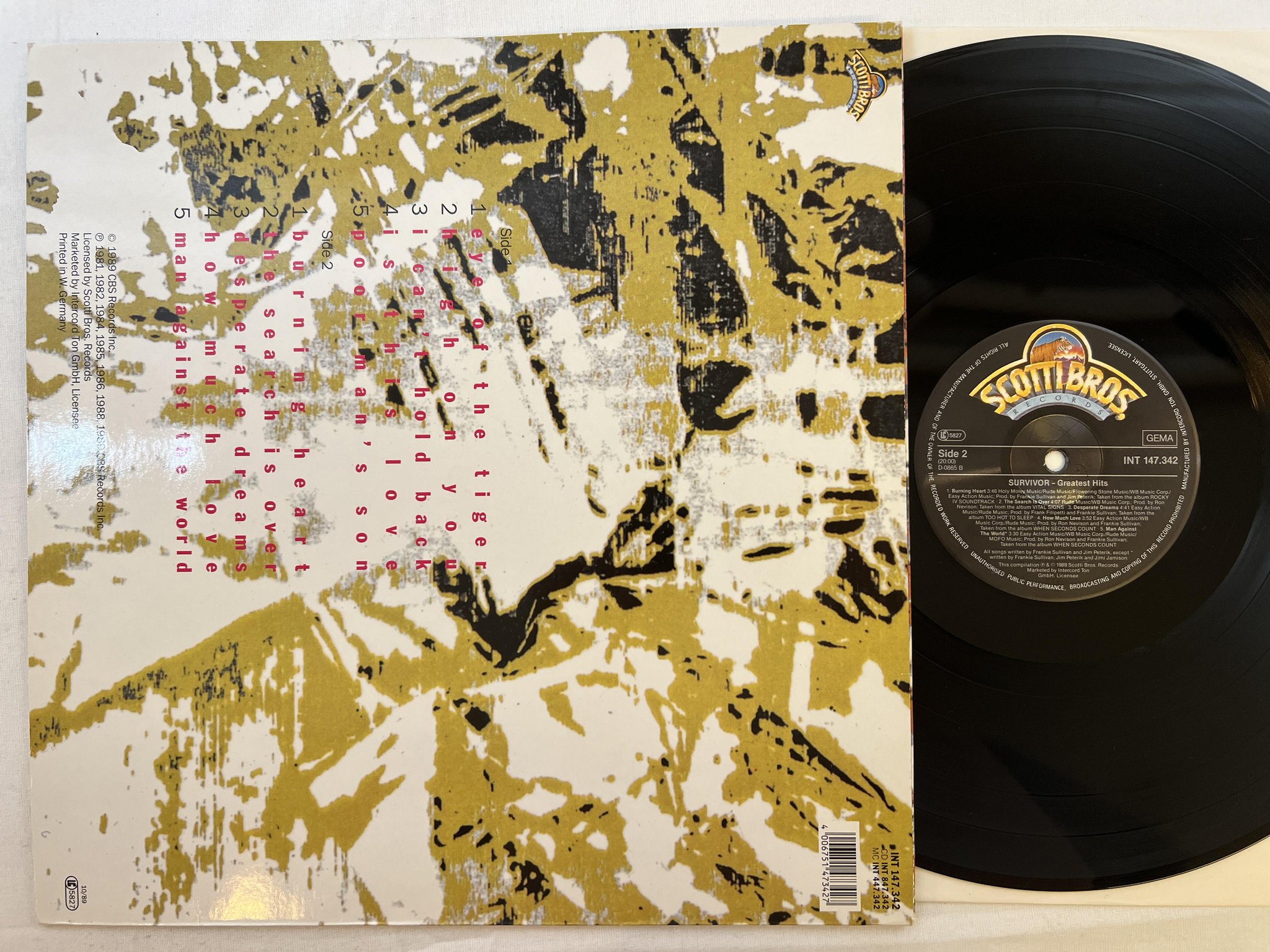 Omslagsbild för skivan SURVIVOR greatest hits LP -90 Ger SCOTTI BROS INT 147342