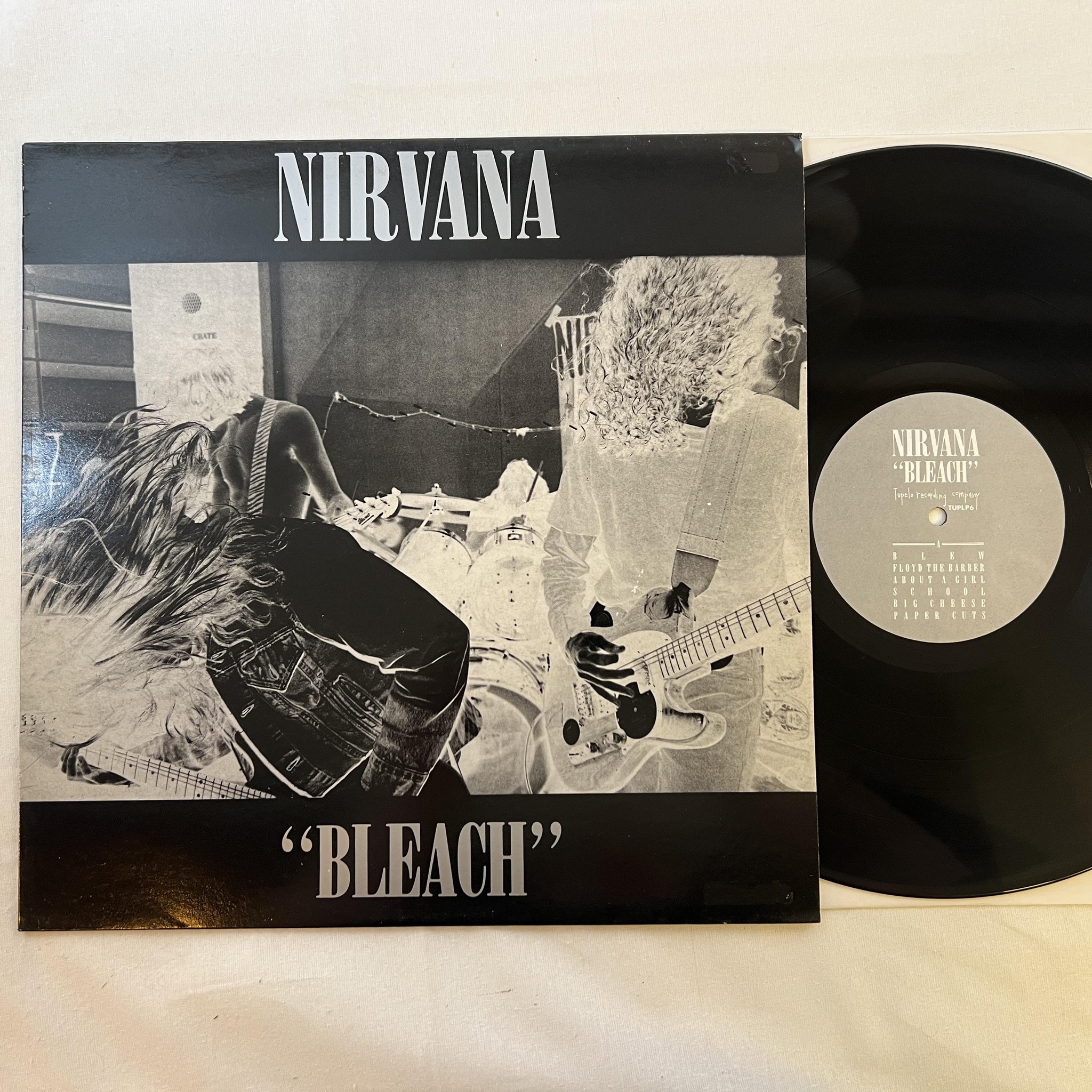 Omslagsbild för skivan NIRVANA bleach LP -89 UK TUPELO RECORDING TUPLP6  