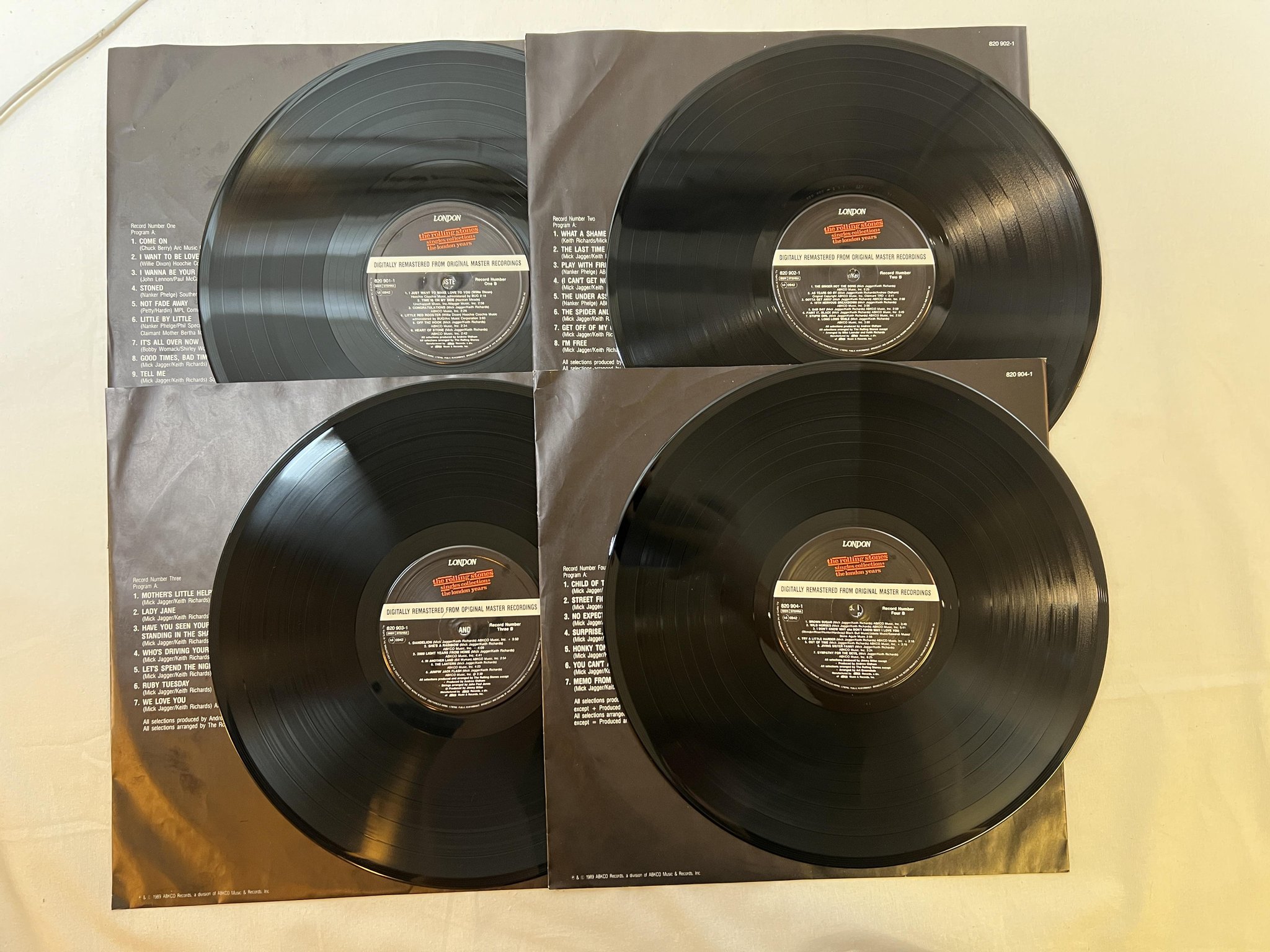Omslagsbild för skivan THE ROLLING STONES Singles Collection 4xLP -89 EU abkco 820 900-1