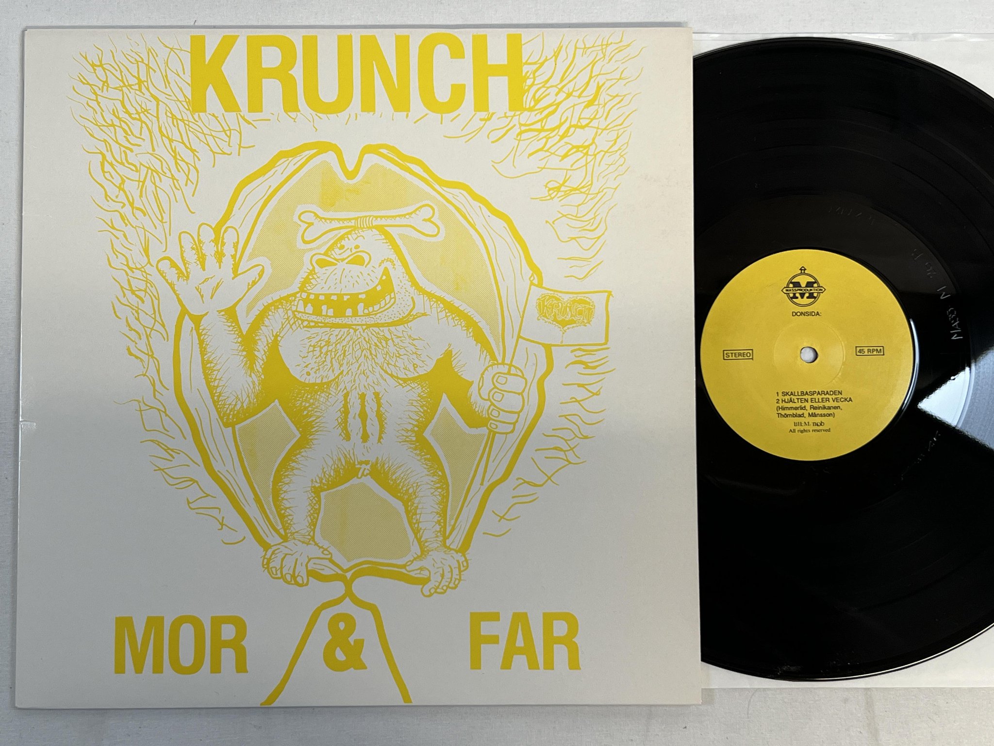 Omslagsbild för skivan KRUNCH mor & far LP -87 Swe MASSPRODUKTION MASS M-36 punk