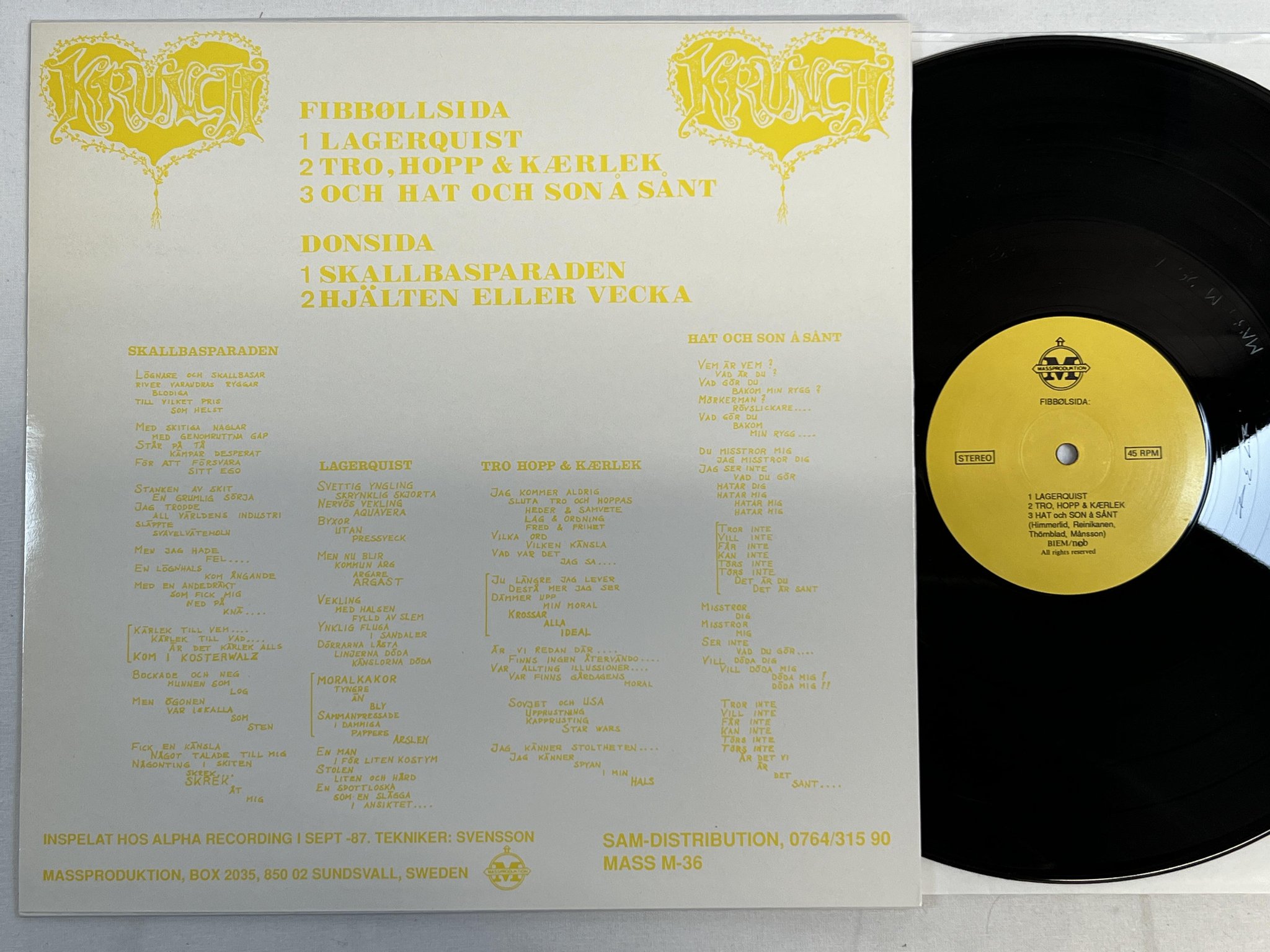 Omslagsbild för skivan KRUNCH mor & far LP -87 Swe MASSPRODUKTION MASS M-36 punk