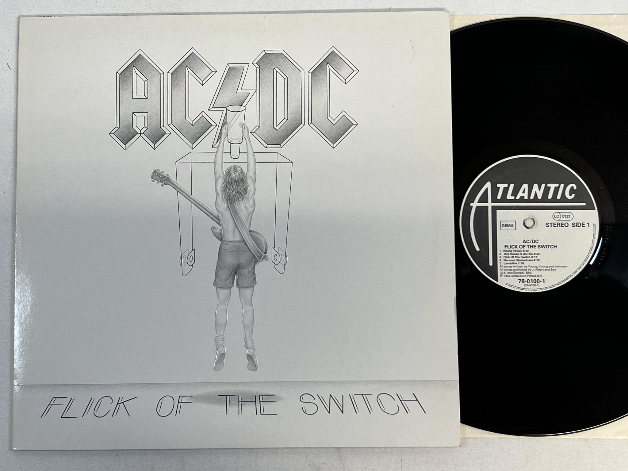 Omslagsbild för skivan AC/DC flick of the switch LP -83 Ger ATLANTIC 78-0100-1