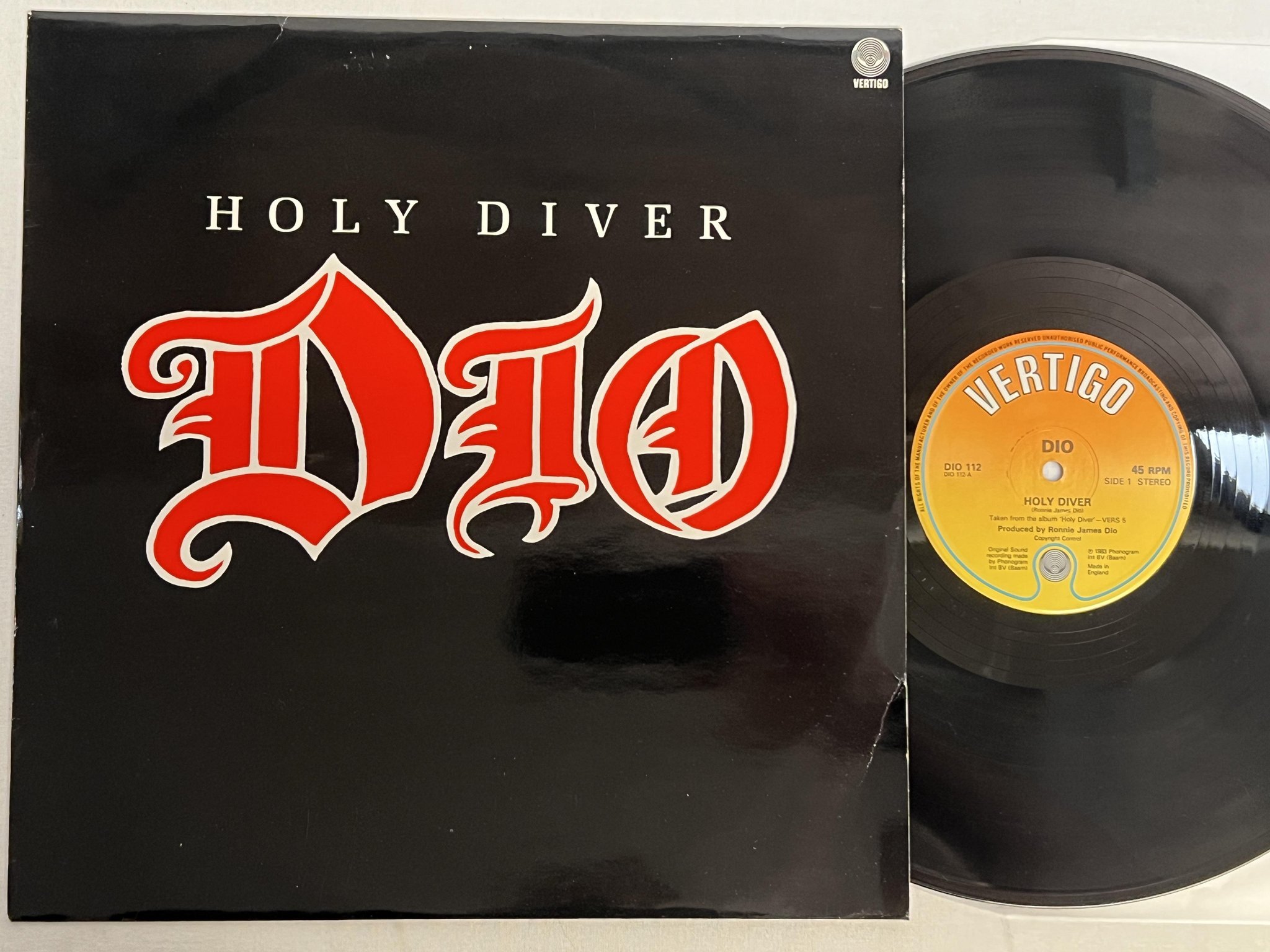Omslagsbild för skivan DIO holy diver 12" -83 UK VERTIGO D10 112