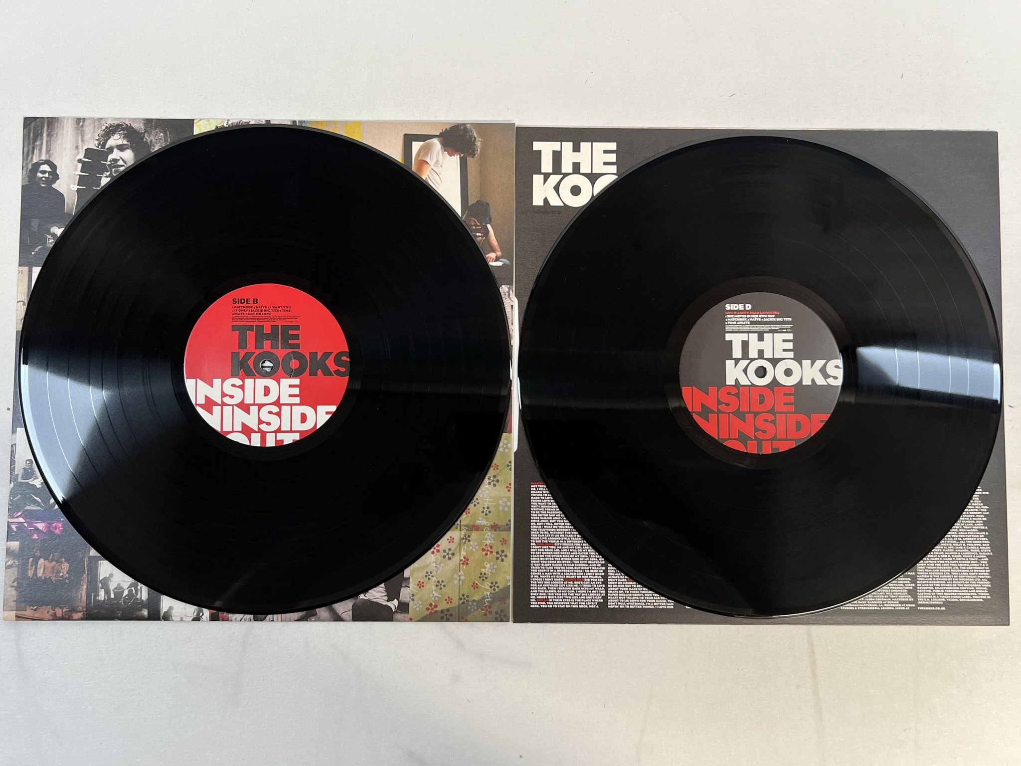 Omslagsbild för skivan THE KOOKS Inside In / Inside Out 2xLP 2006 UK VIRGIN 0094635013115 ** RARE **