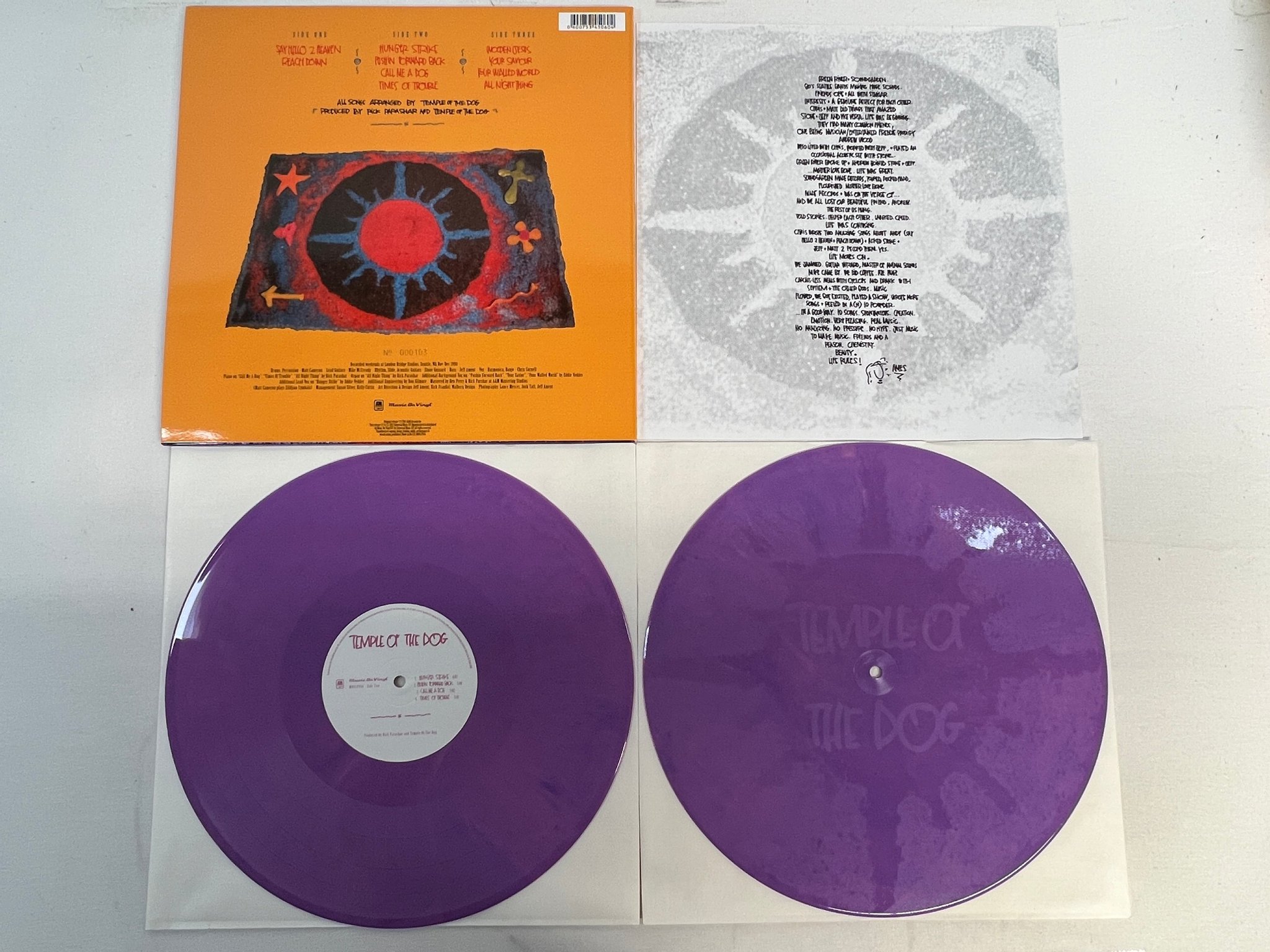 Omslagsbild för skivan TEMPLE OF THE DOG s/t 2xLP 2013 purple vinyl MUSIC ON VINYL MOVLP956 * grunge *