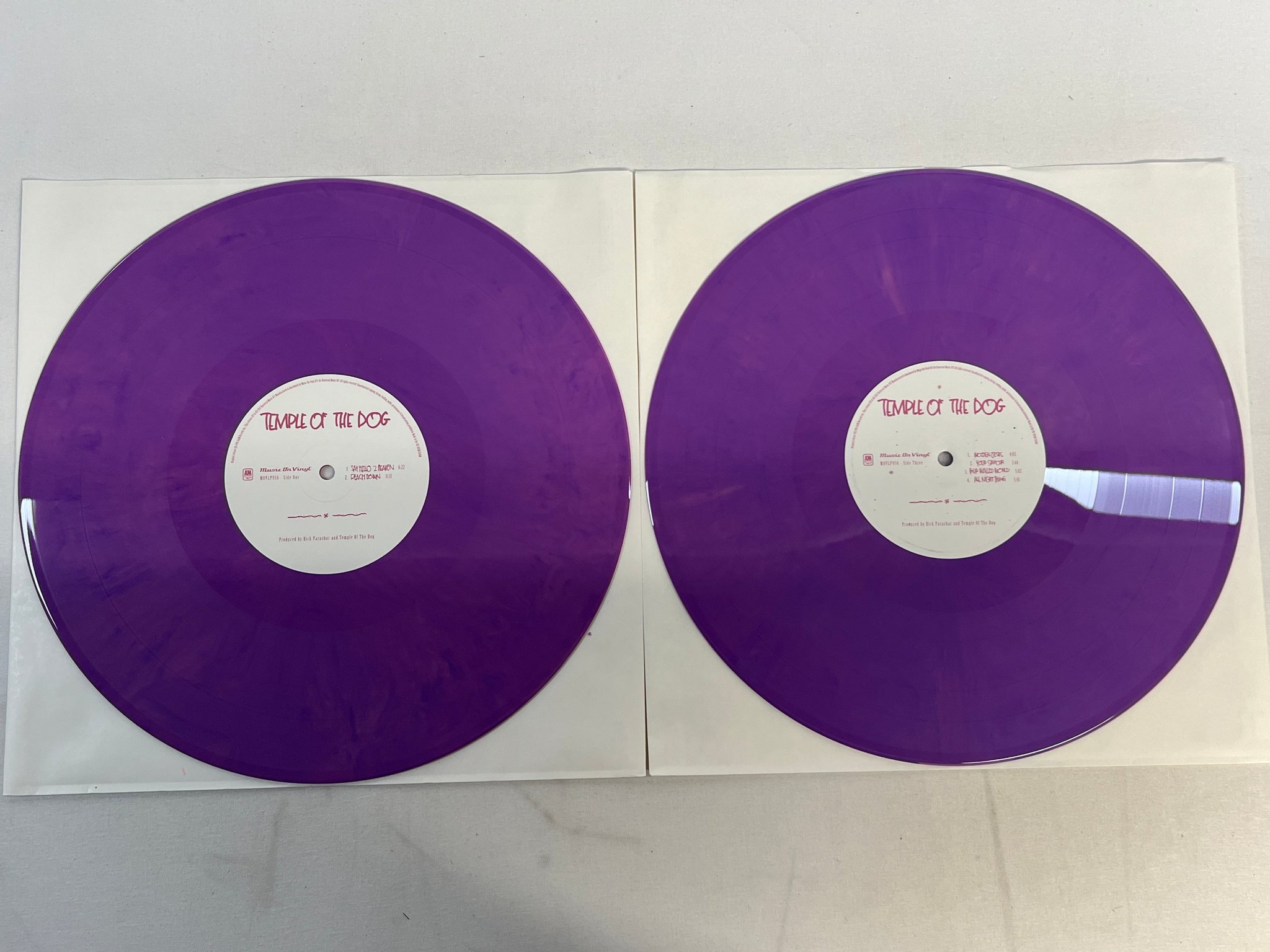 Omslagsbild för skivan TEMPLE OF THE DOG s/t 2xLP 2013 purple vinyl MUSIC ON VINYL MOVLP956 * grunge *
