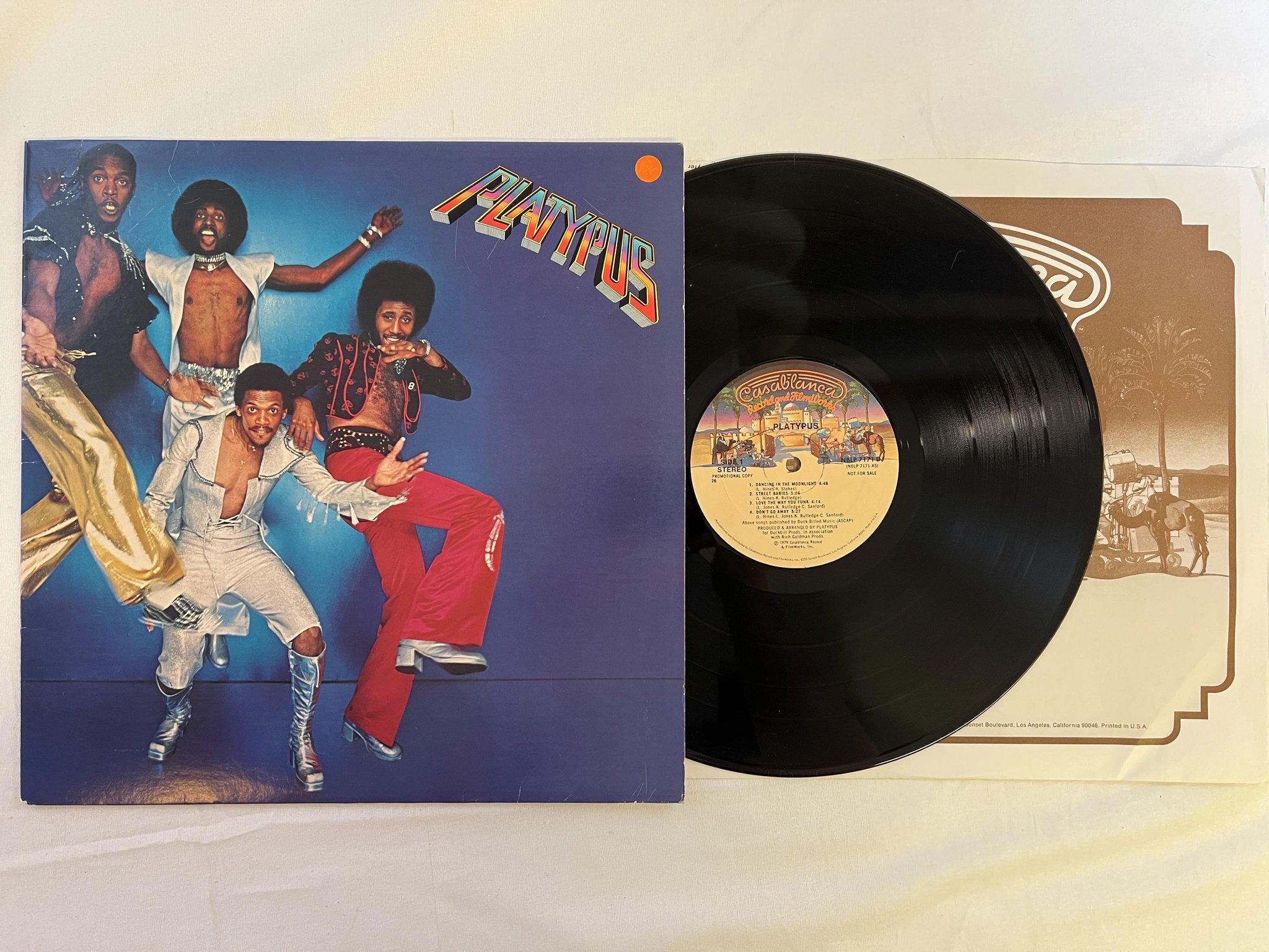 Omslagsbild för skivan PLATYPUS s/t LP -79 US CASABLANCA  NBLP 7171 DJ promo