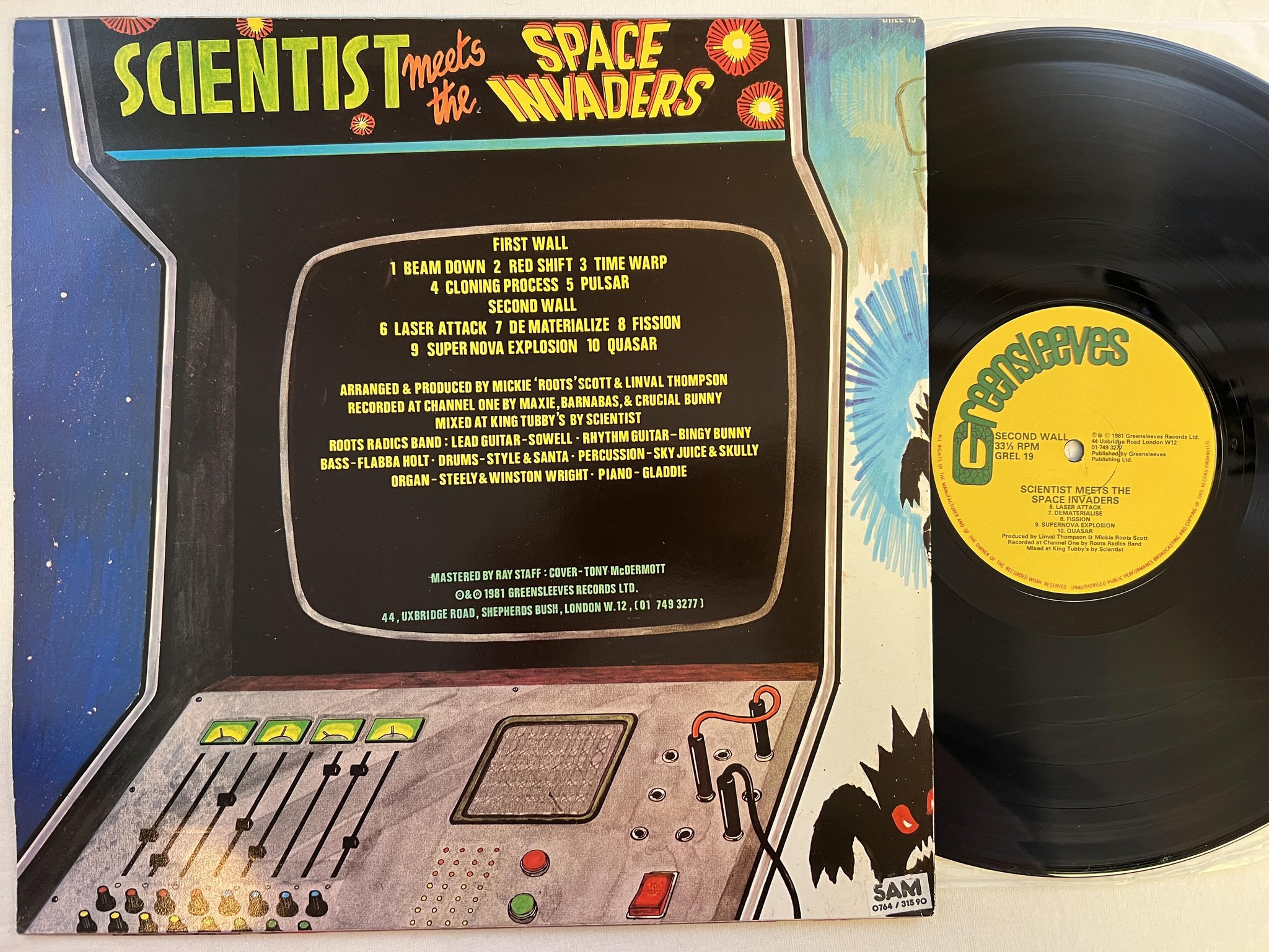 Omslagsbild för skivan SCIENTIST MEETS THE SPACE INVADERS LP -81 UK GREENSLEEVES GREL 19