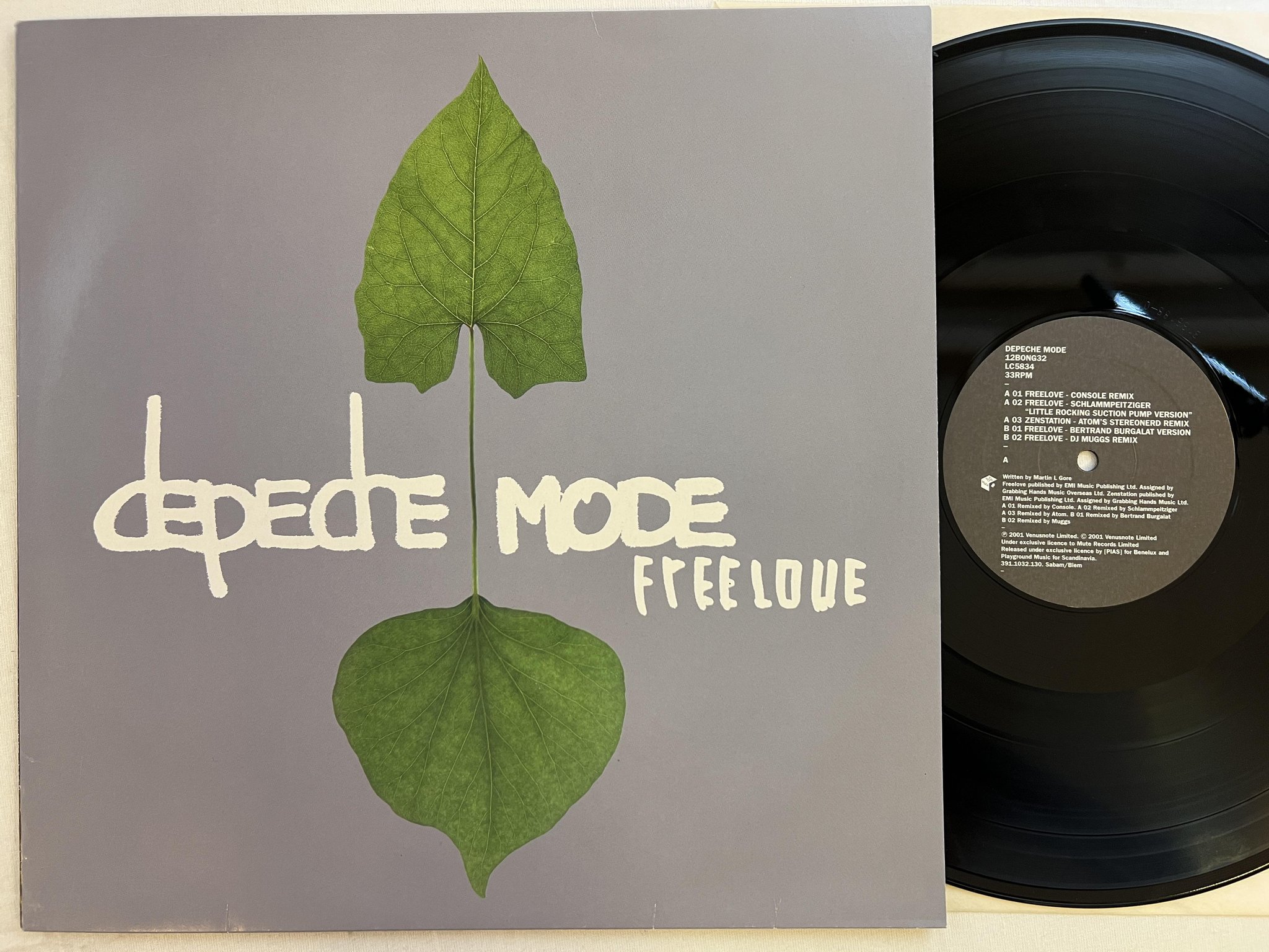 Omslagsbild för skivan DEPECHE MODE freelove 12"single 2001 MUTE 12BONG32