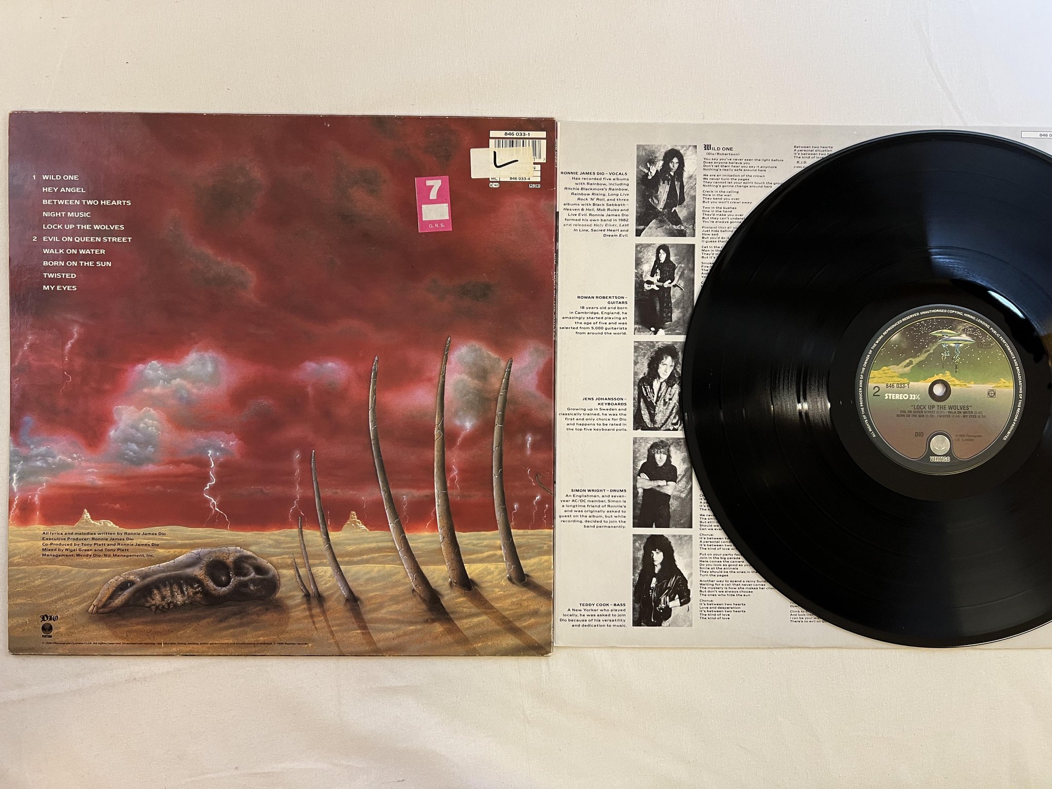 Omslagsbild för skivan DIO lock up the wolves LP -90 Hol VERTIGO 846033-1