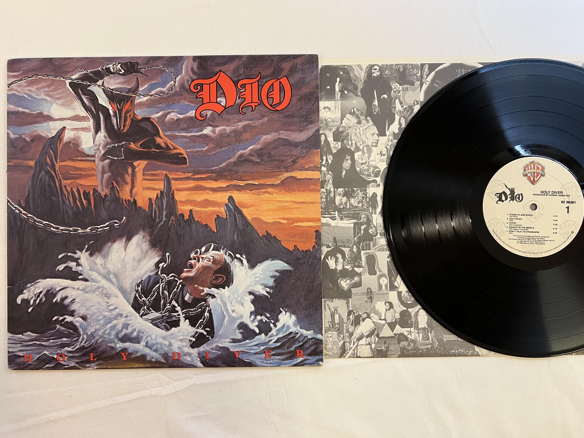 Omslagsbild för skivan DIO holy diver LP -83 Can WARNER BROS 9238361 ** CLASSIC **
