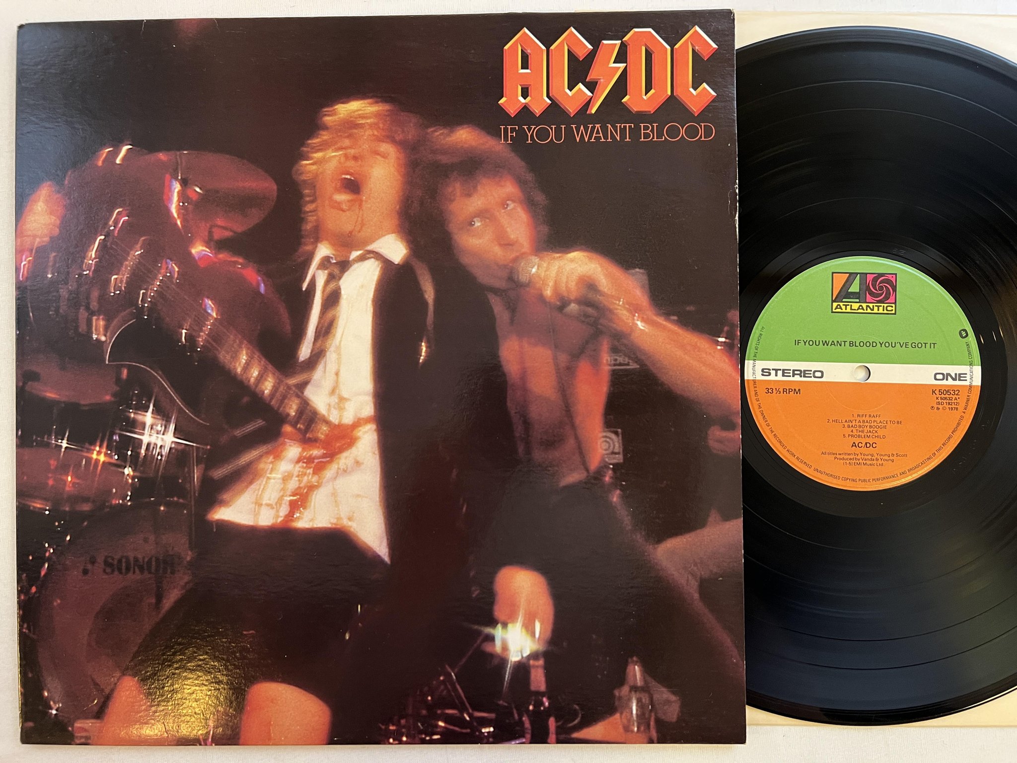 Omslagsbild för skivan AC/DC if you want blood you've got it LP -78 UK ATLANTIC K 50532
