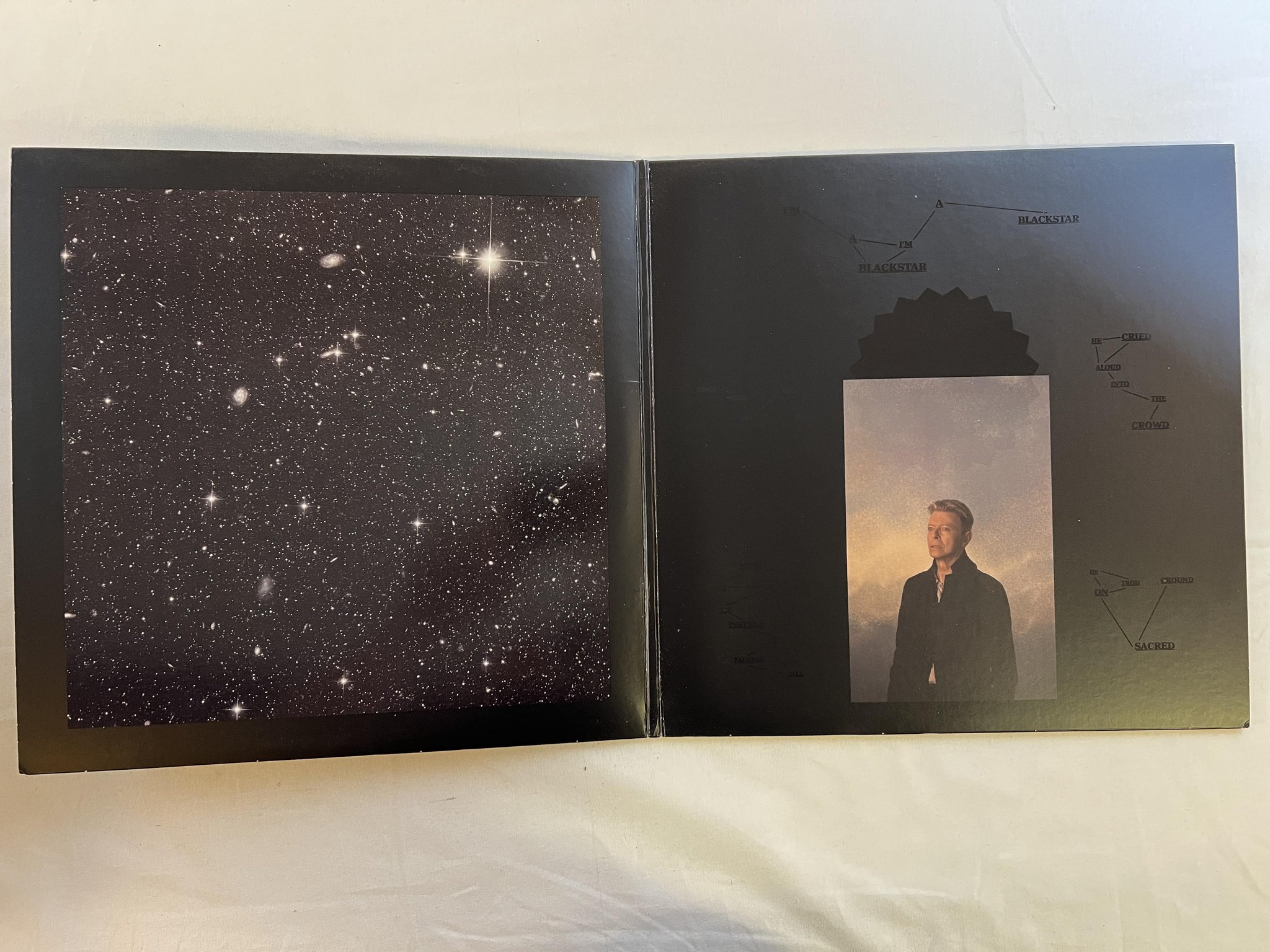 Omslagsbild för skivan DAVID BOWIE blackstar LP 2016 US COLUMBIA 88875173871 