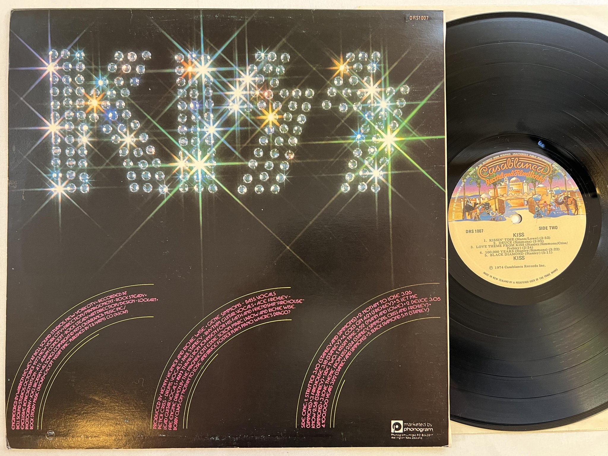Omslagsbild för skivan KISS s/t LP re New Zealand CASABLANCA DRS 1007 *** ultra rare ***
