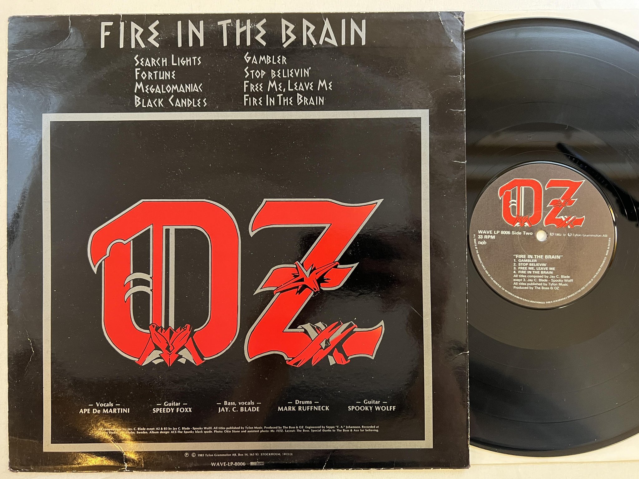 Omslagsbild för skivan OZ fire in the brain LP -83 Swe WAVE-LP-8006 