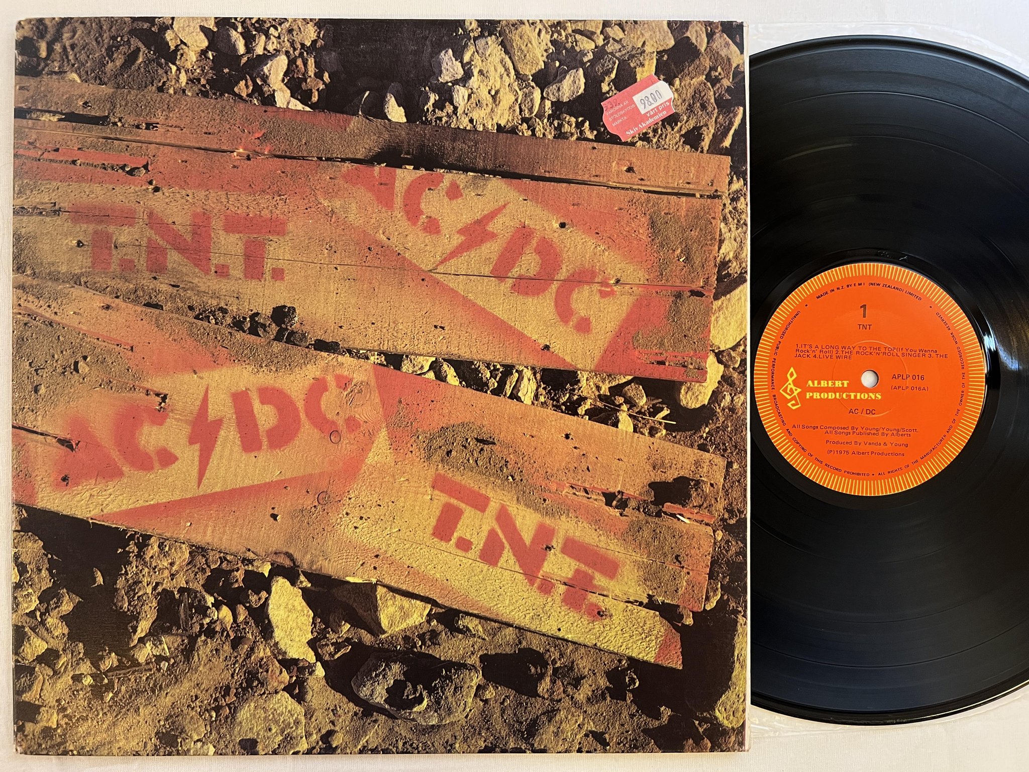 Omslagsbild för skivan AC/DC  T.N.T. LP -81 New Zealand ALBERT APLP 016 ** RARE **
