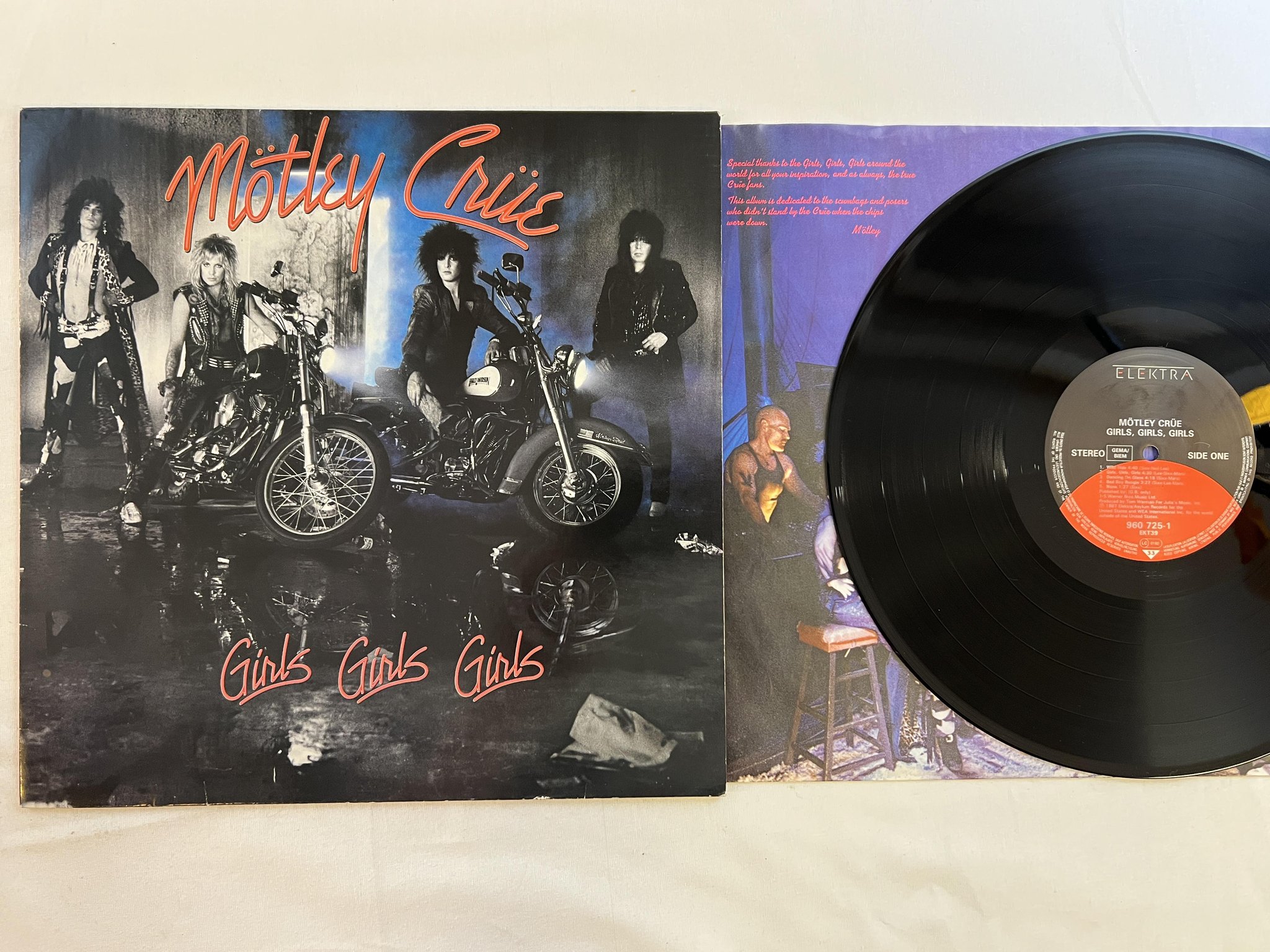 Omslagsbild för skivan MÖTLEY CRÜE girls, girls, girls LP -87 EU ELEKTRA 960 725-1