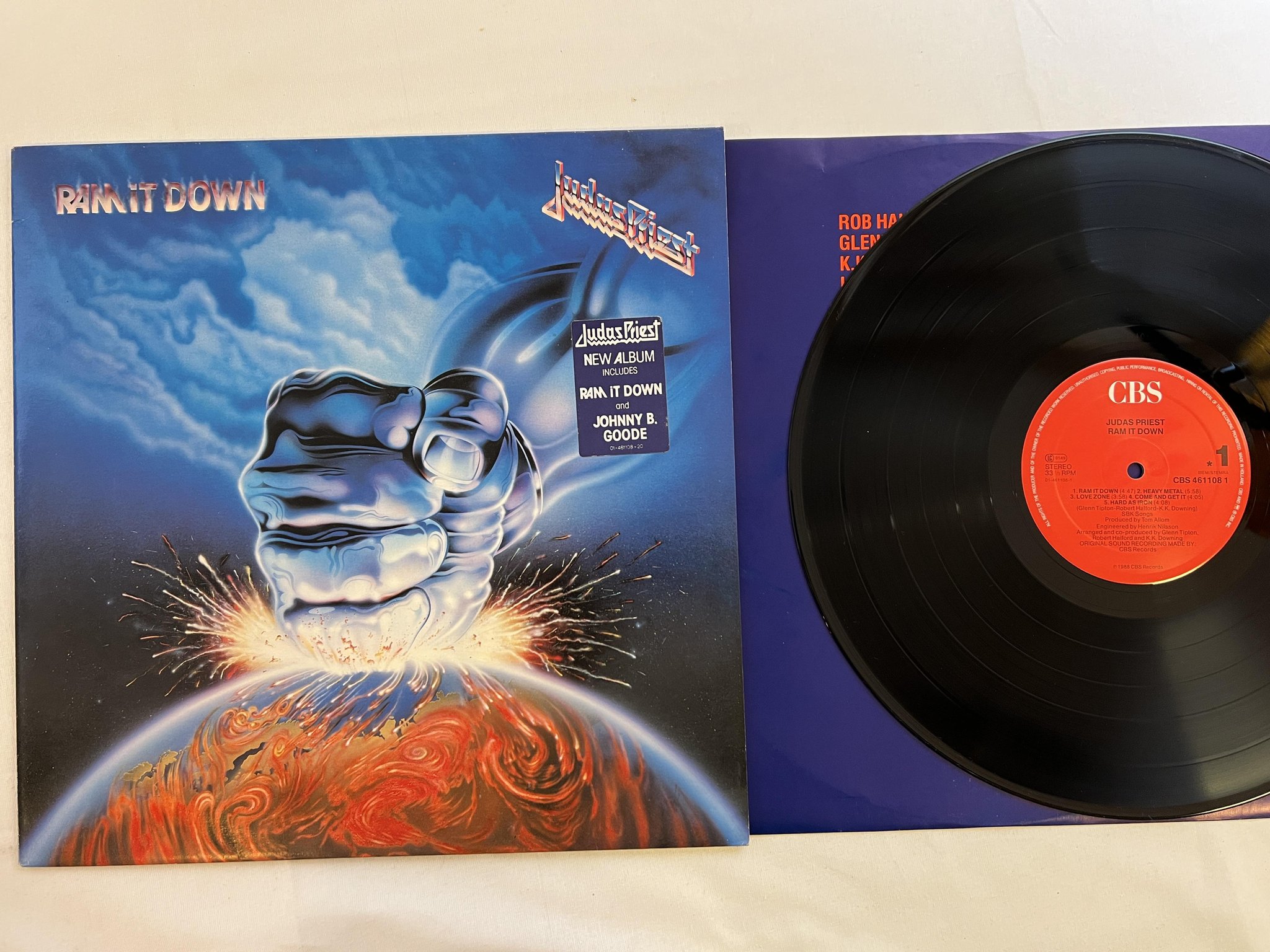 Omslagsbild för skivan JUDAS PRIEST ram it down LP -88 Hol CBS 4611081