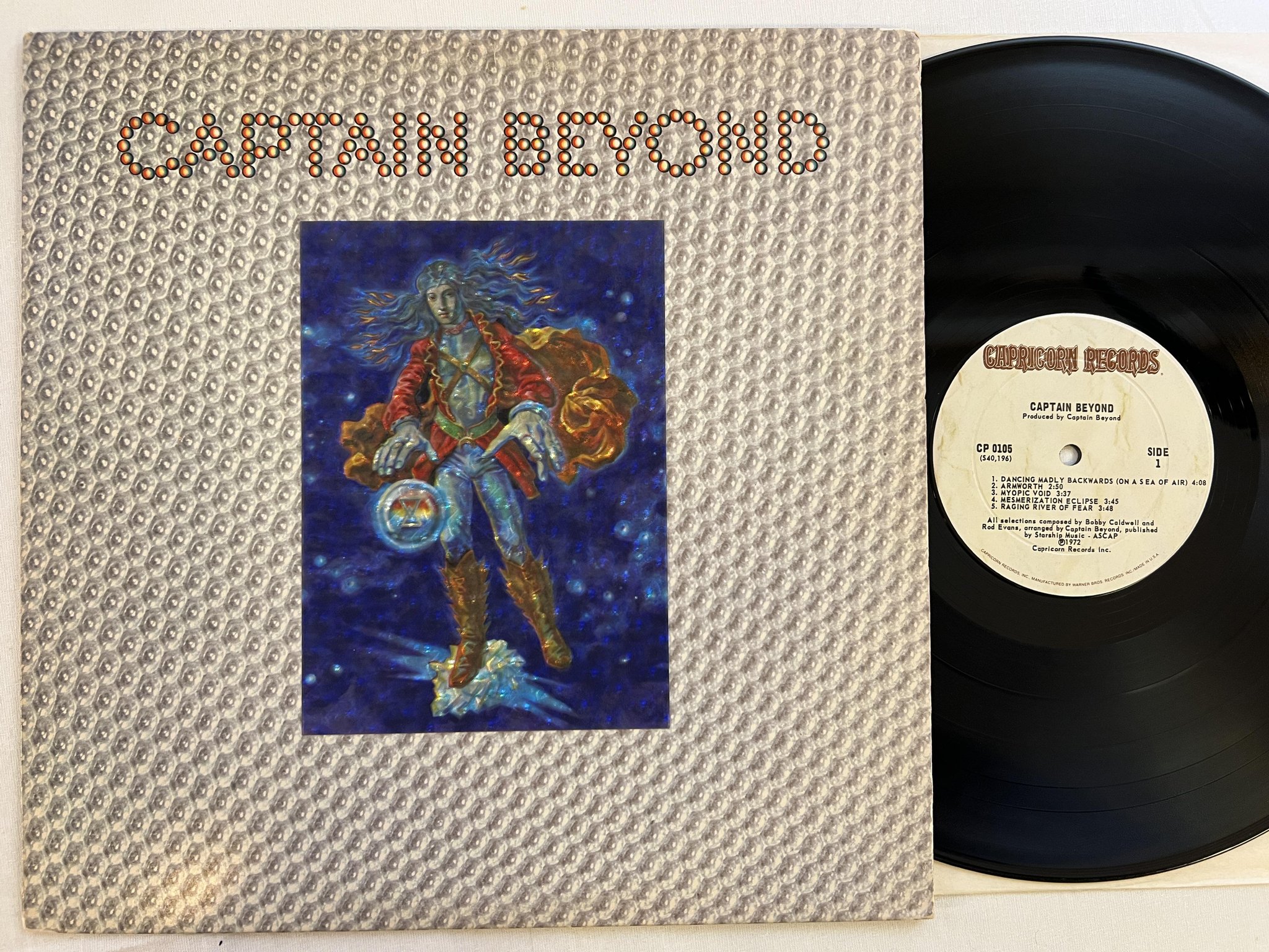 Omslagsbild för skivan CAPTAIN BEYOND s/t LP -72 US CAPRICORN CP 0105 "3D Cover"