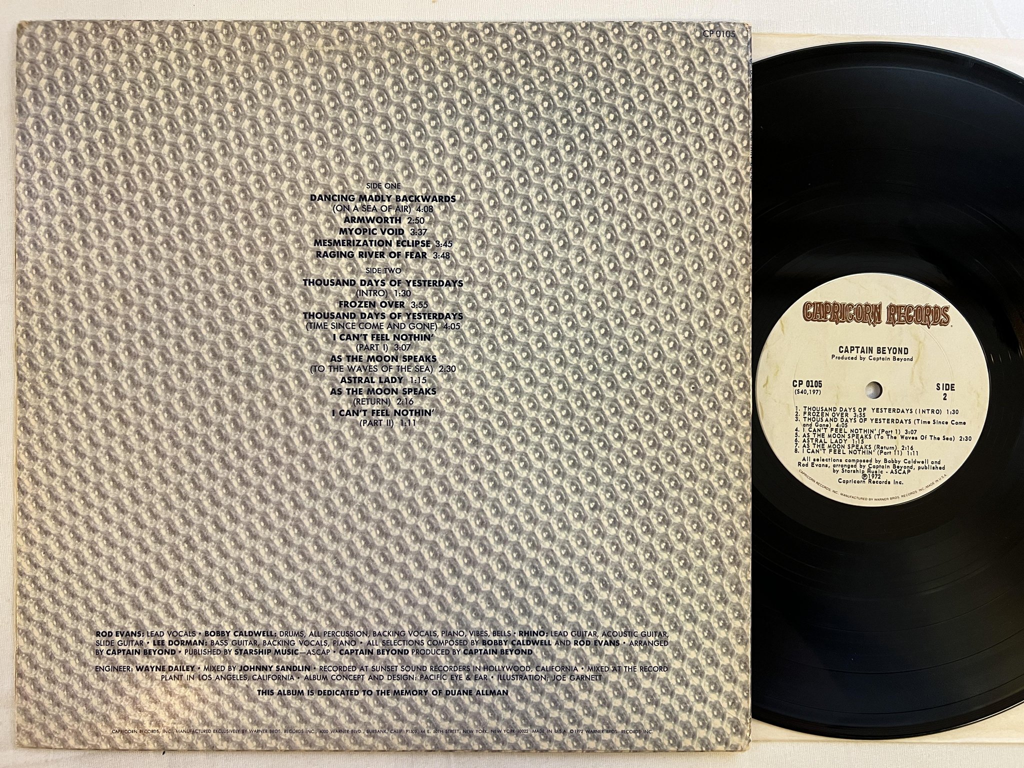 Omslagsbild för skivan CAPTAIN BEYOND s/t LP -72 US CAPRICORN CP 0105 "3D Cover"