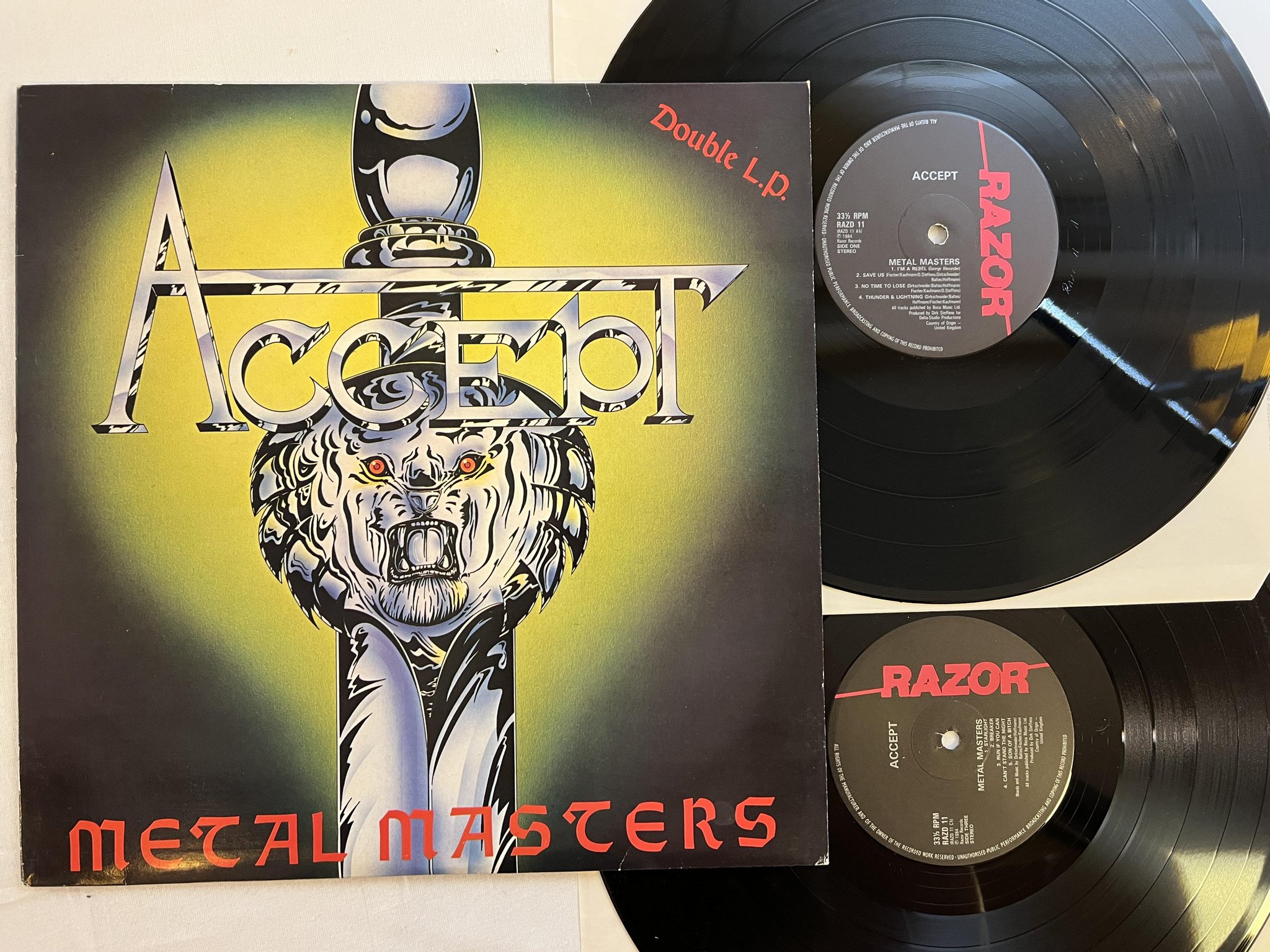 Omslagsbild för skivan ACCEPT metal masters 2xLP -84 UK RAZOR RAZD 11
