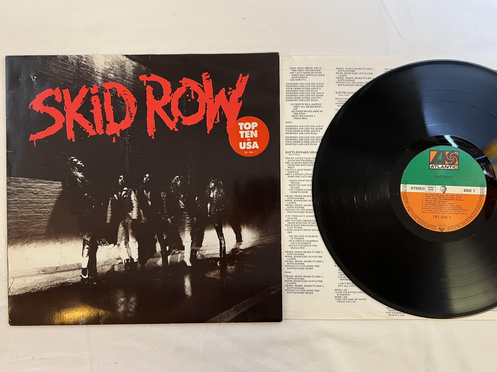 Omslagsbild för skivan SKID ROW Skid Row LP -89 ATLANTIC 781 936-1