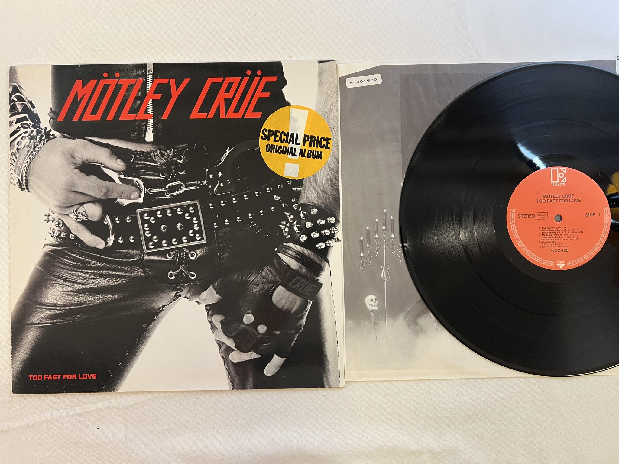 Omslagsbild för skivan MÖTLEY CRÜE too fast for love LP re EU ELEKTRA K 52425