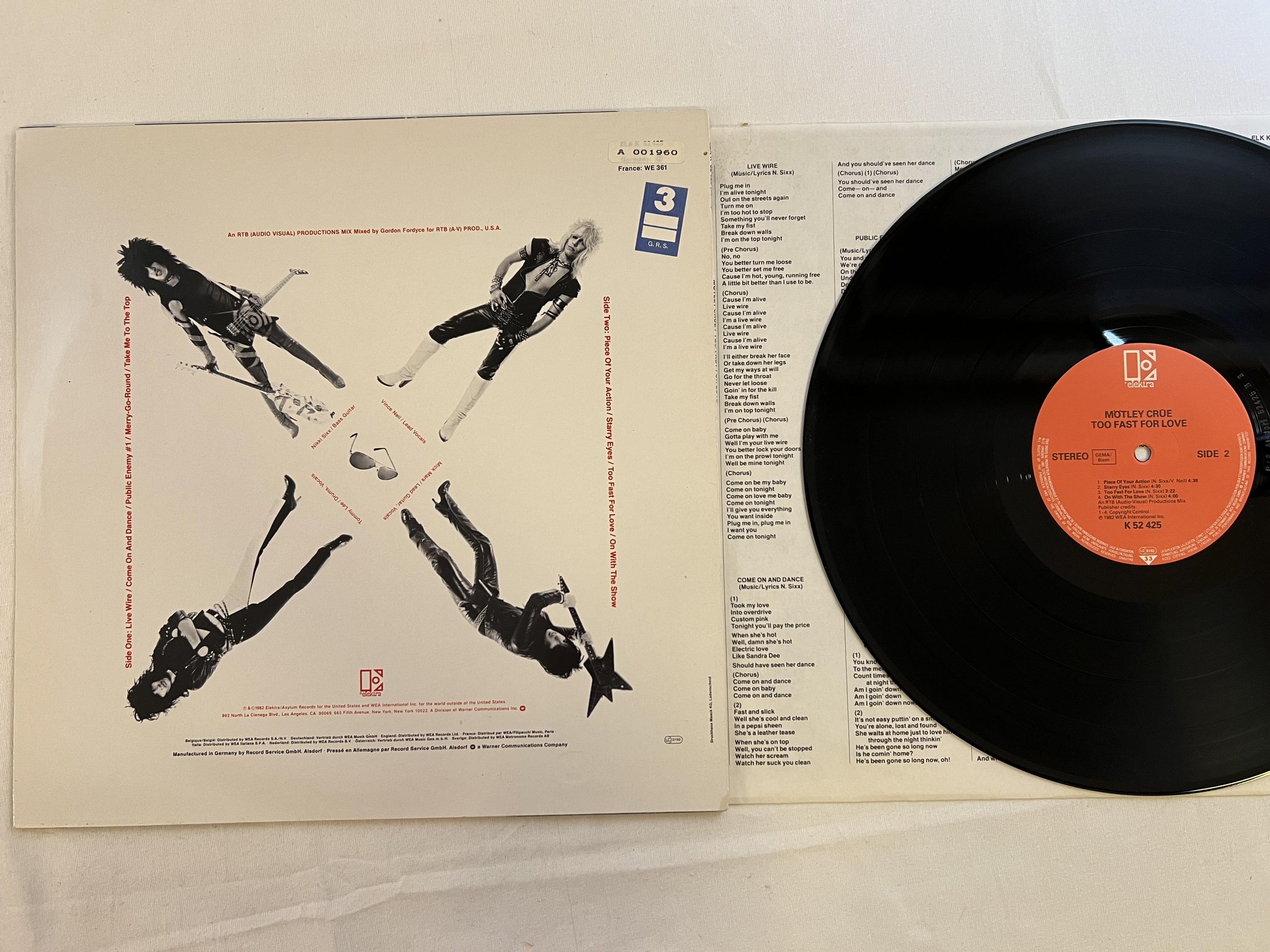Omslagsbild för skivan MÖTLEY CRÜE too fast for love LP re EU ELEKTRA K 52425
