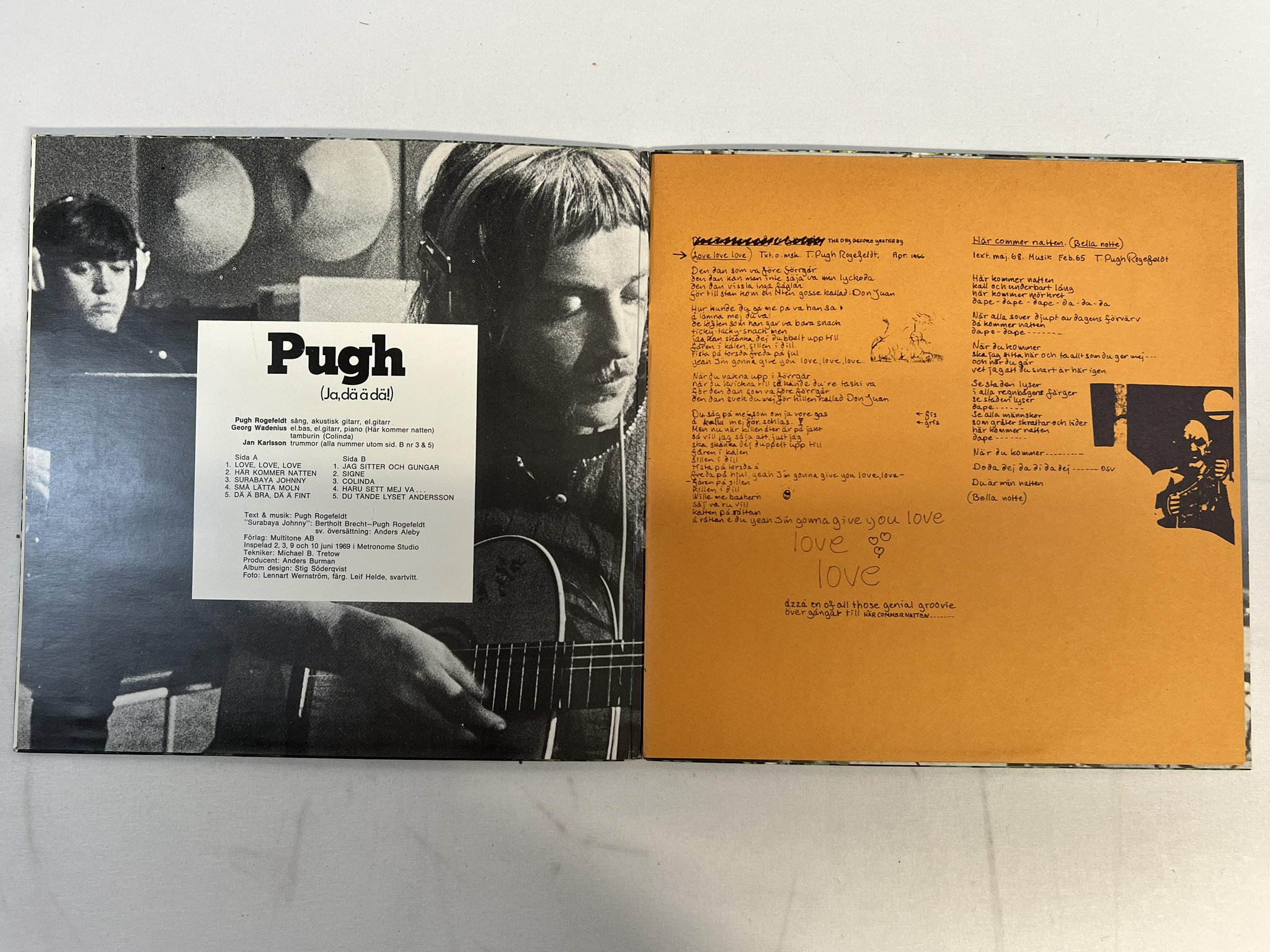 Omslagsbild för skivan PUGH ja dä ä dä LP re METRONOME MLP 15336 "HÄR KOMMER NATTEN..."