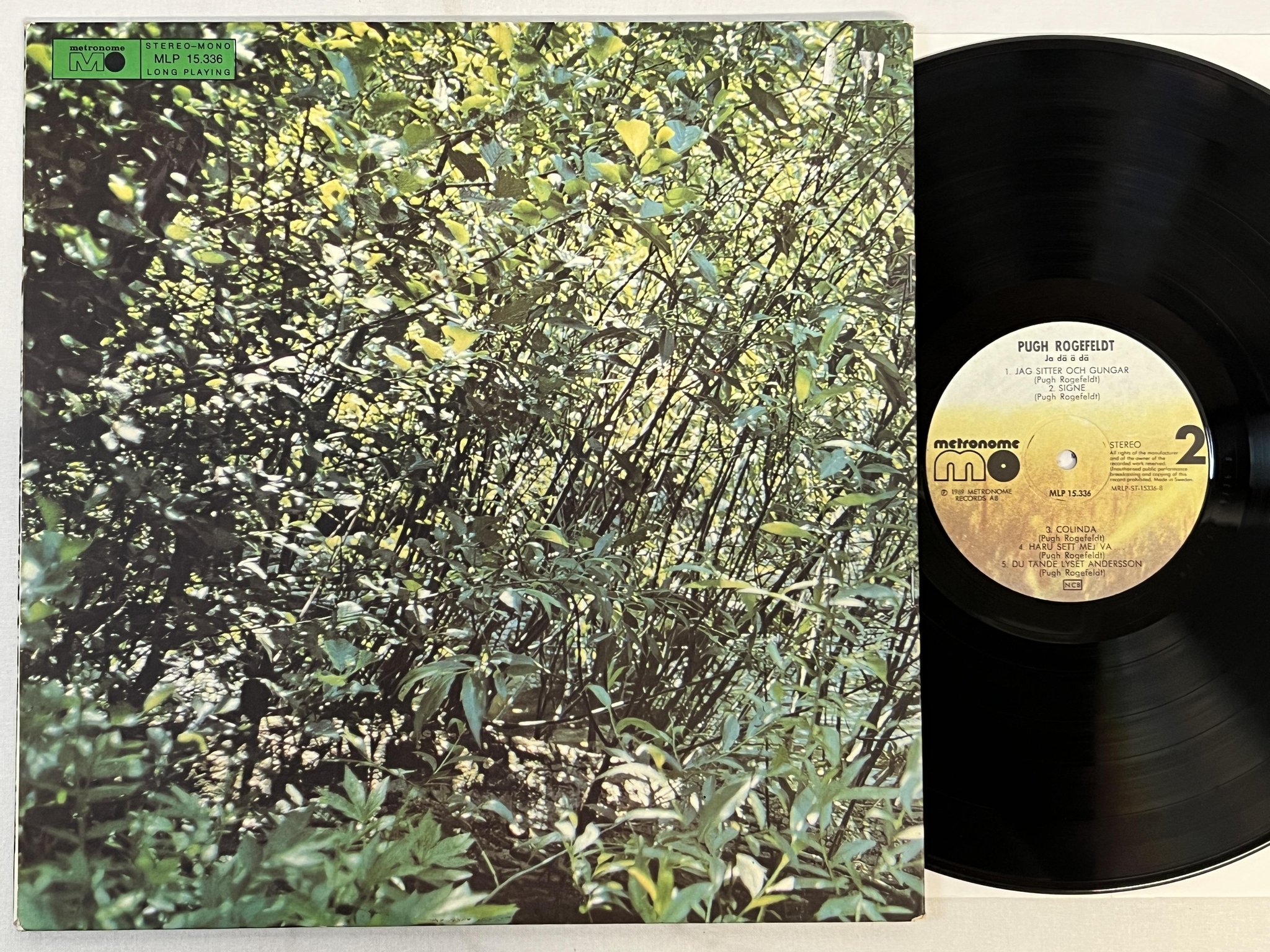 Omslagsbild för skivan PUGH ja dä ä dä LP re METRONOME MLP 15336 "HÄR KOMMER NATTEN..."