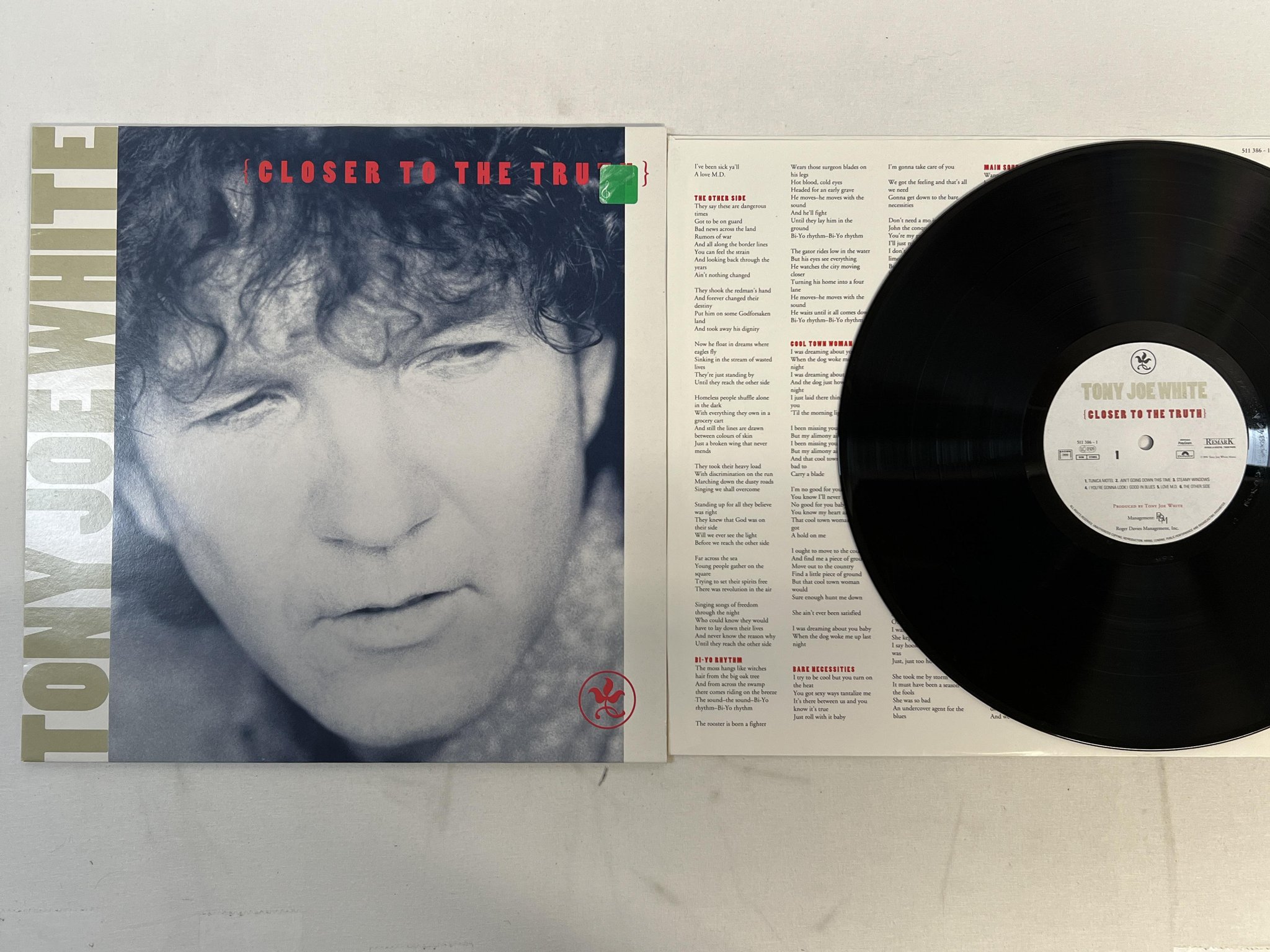 Omslagsbild för skivan TONY JOE WHITE Closer To The Truth LP -92 EU REMARK 511 386-1