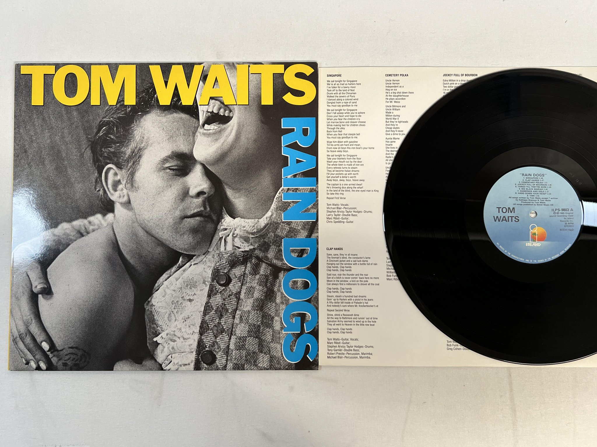Omslagsbild för skivan TOM WAITS rain dogs LP -85 ncb ISLAND  ILPS 9803