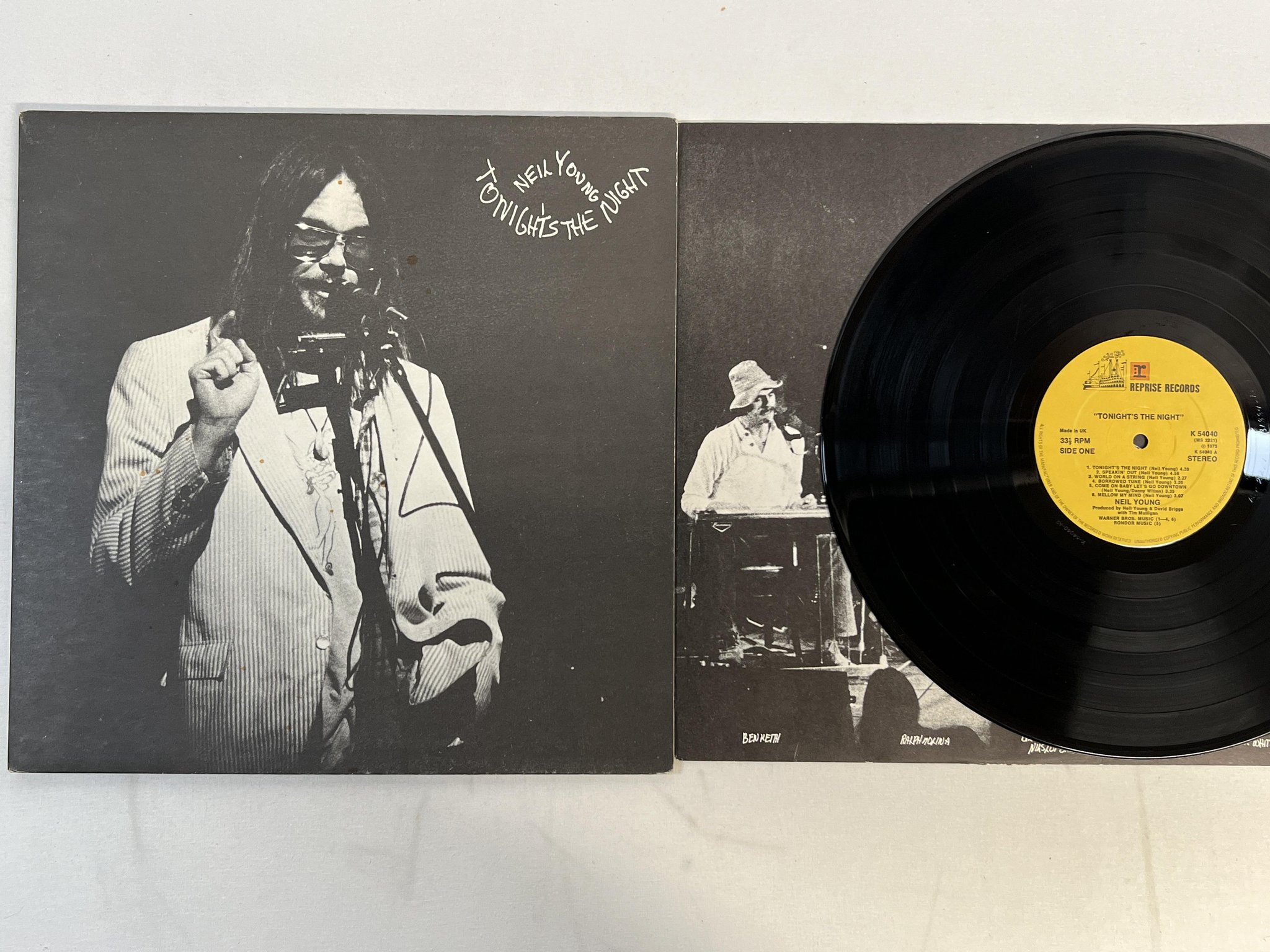 Omslagsbild för skivan NEIL YOUNG Tonight's The Night LP -75 UK REPRISE K 54040