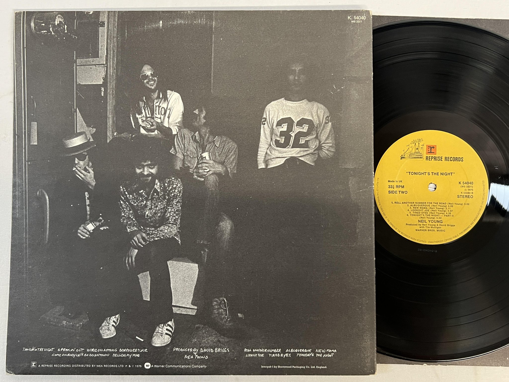 Omslagsbild för skivan NEIL YOUNG Tonight's The Night LP -75 UK REPRISE K 54040