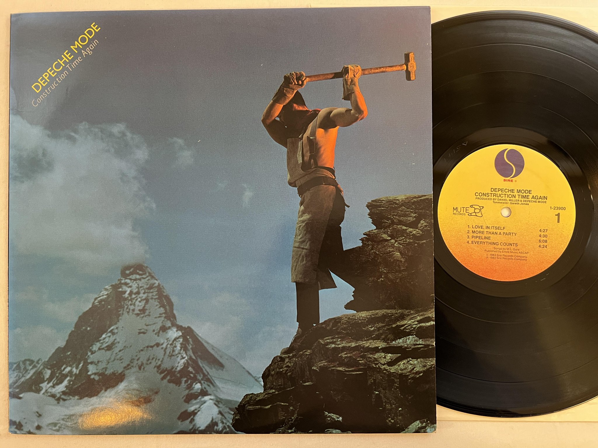 Omslagsbild för skivan DEPECHE MODE  construction time again LP -83 US SIRE 1-23900