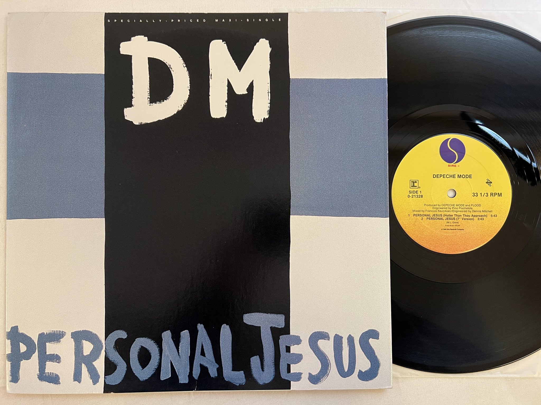 Omslagsbild för skivan DEPECHE MODE  personal Jesus 12" -89 US SIRE 0-21328