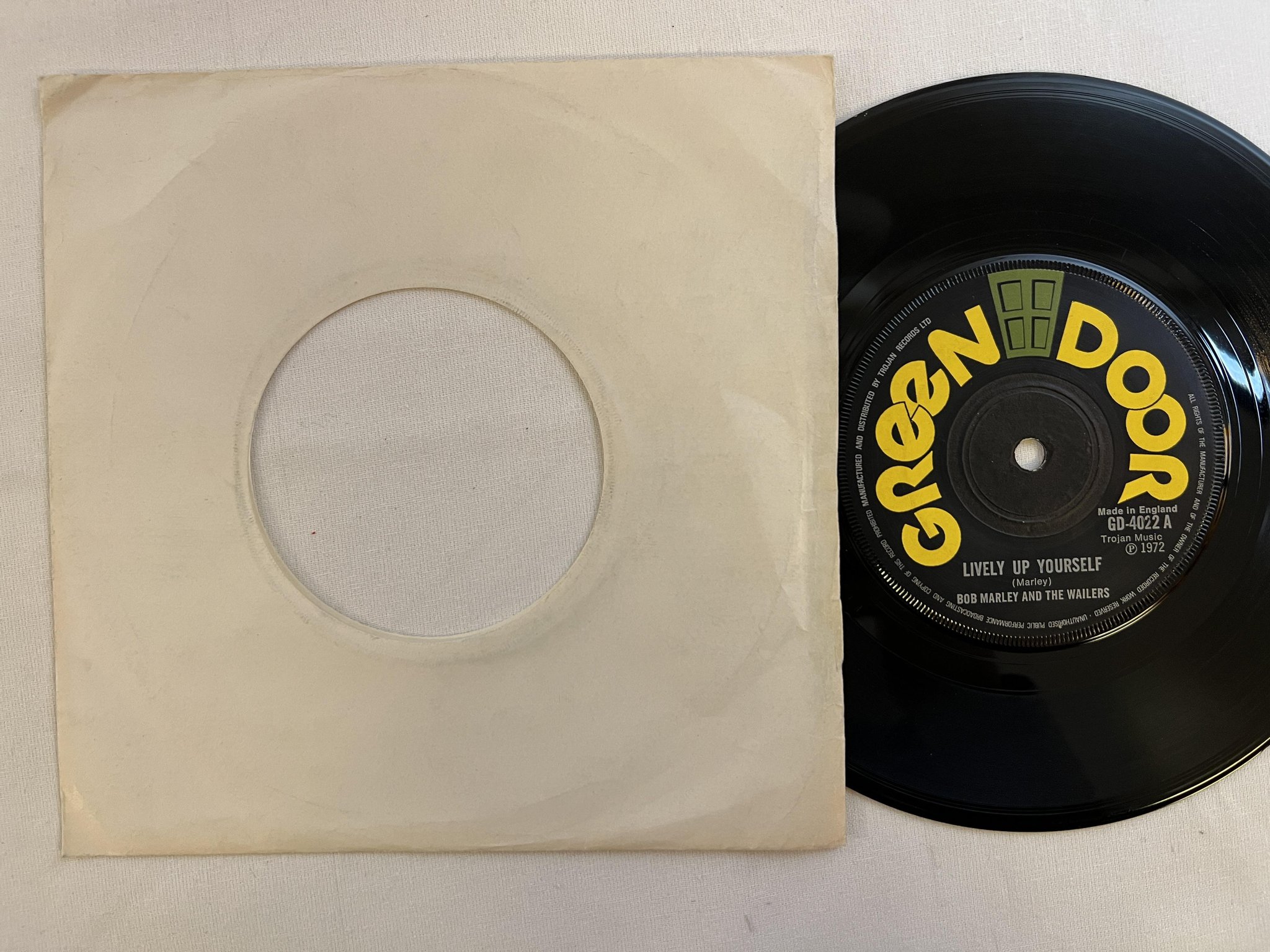 Omslagsbild för skivan BOB MARLEY & THE WAILERS lively up yourself 7"single -72 UK GREEN DOOR GD 4022