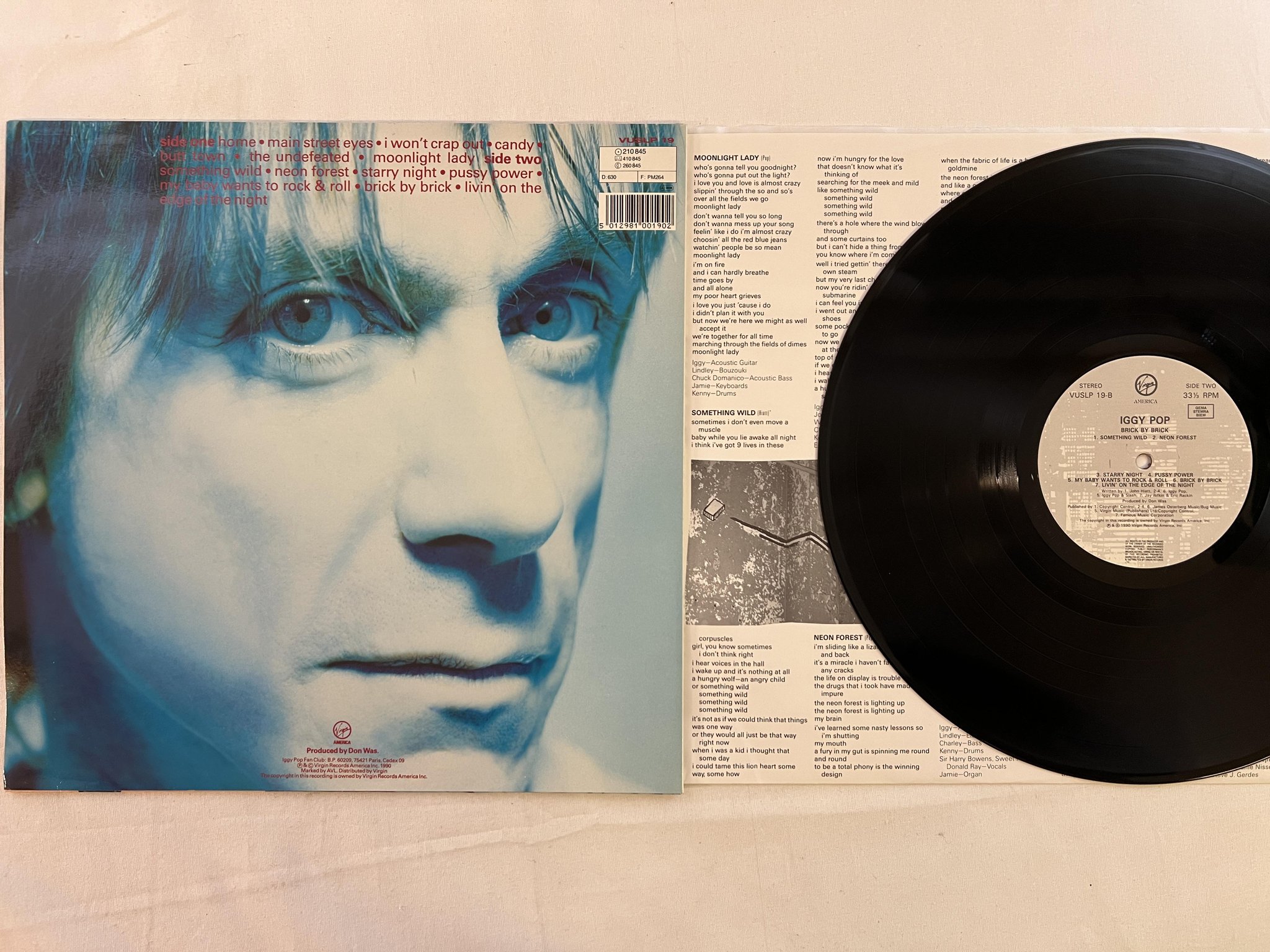Omslagsbild för skivan IGGY POP brick by brick LP -90 EU VIRGIN VUSLP 19