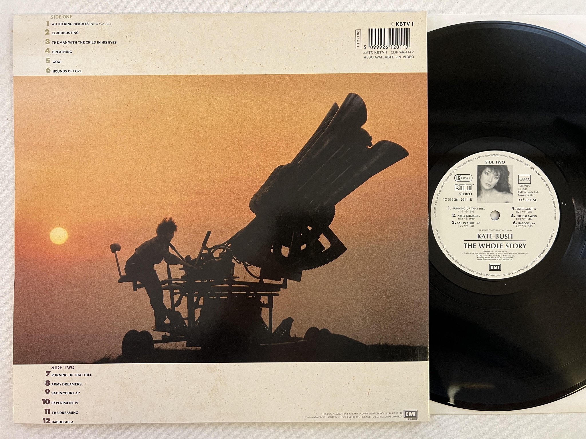 Omslagsbild för skivan KATE BUSH the whole story LP -86 Hol EMI 1C 062-2612011