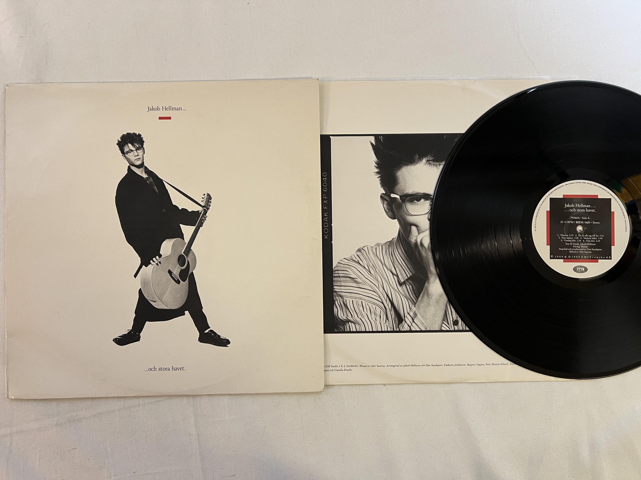 Omslagsbild för skivan JAKOB HELLMAN ...och stora havet LP -89 Swe EMI 7918651