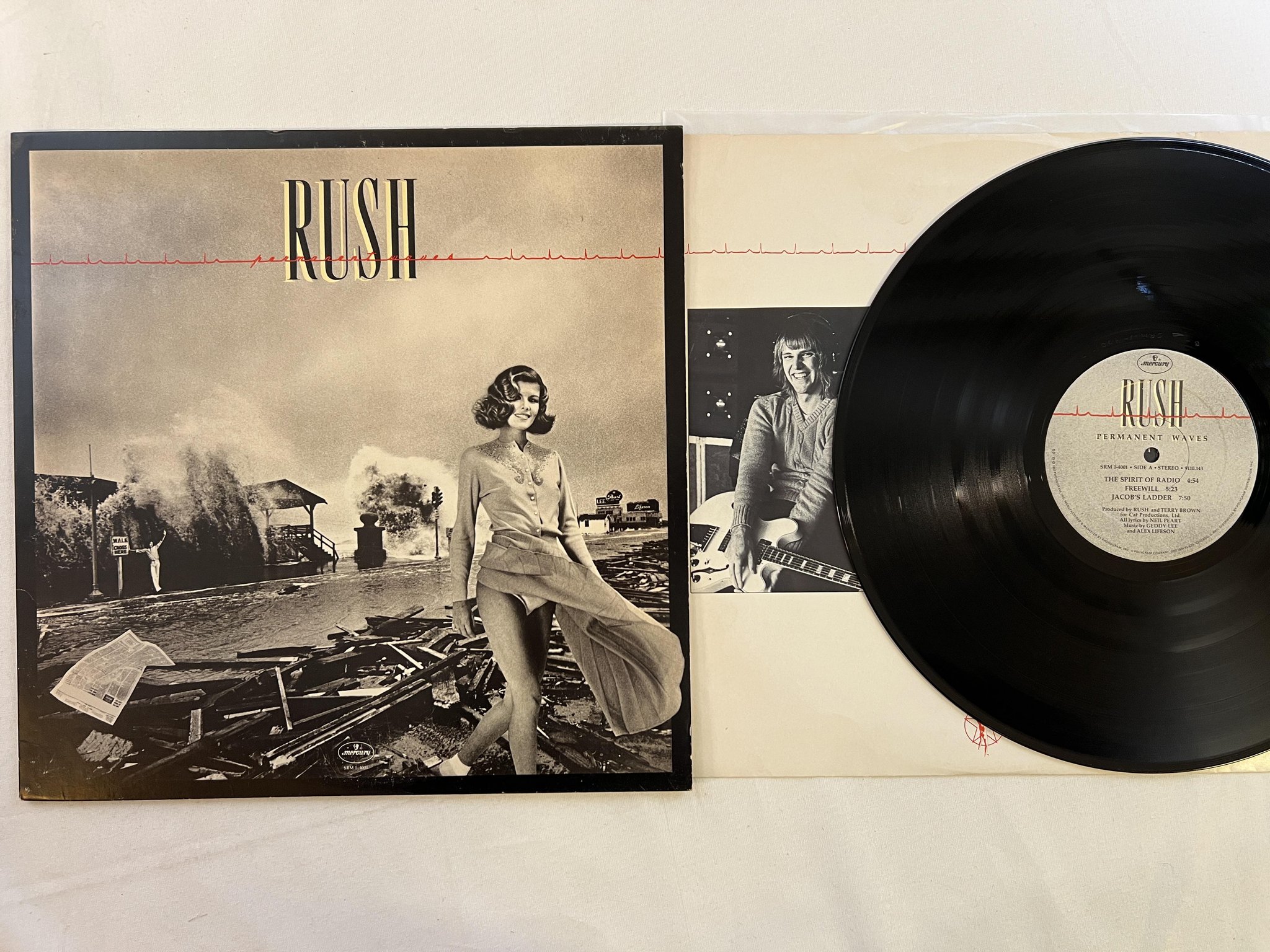 Omslagsbild för skivan RUSH permanent waves LP -80 US MERCURY SRM-1-4001