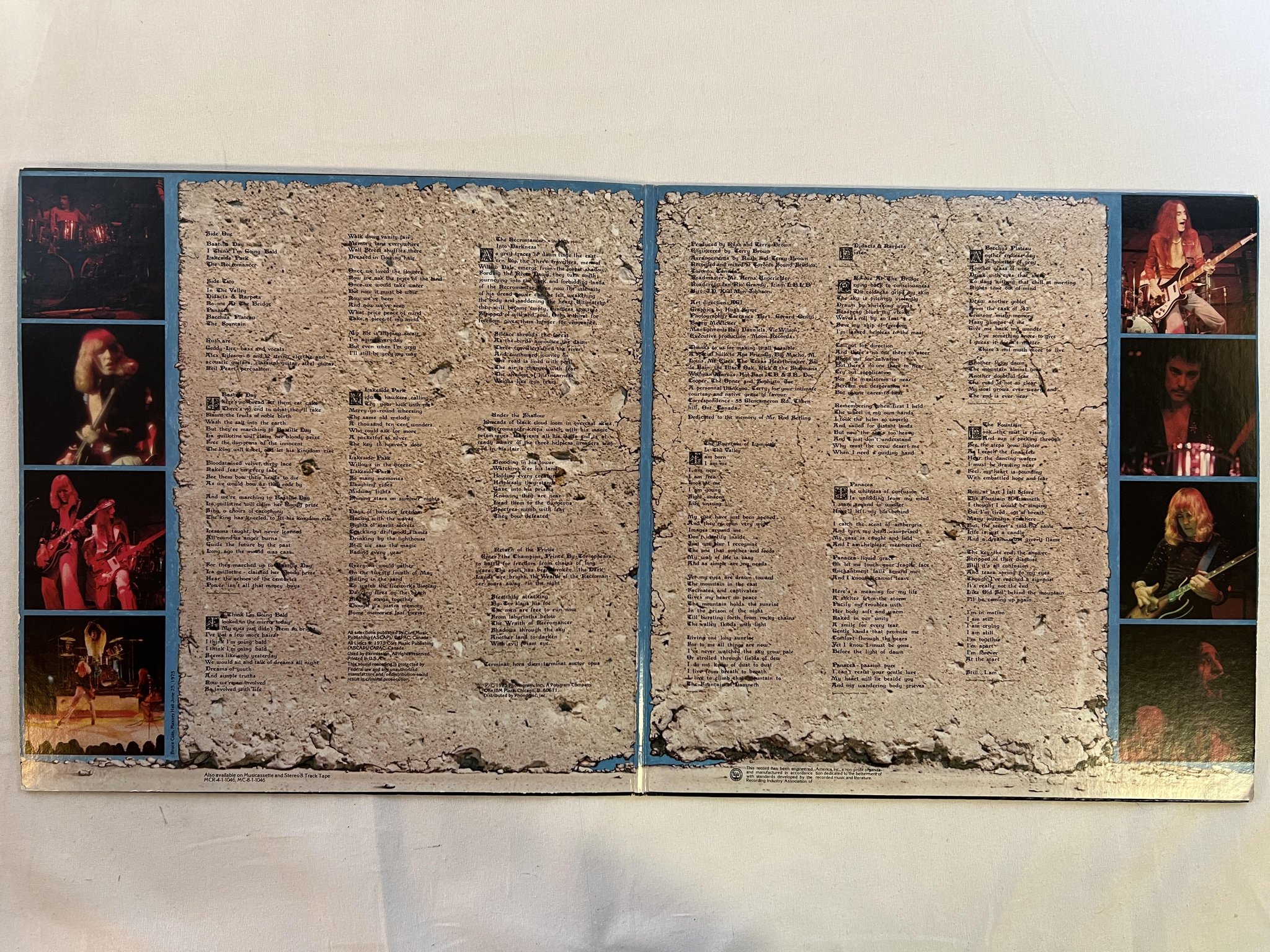 Omslagsbild för skivan RUSH caress of steel LP -75 MERCURY SRM-1 1048